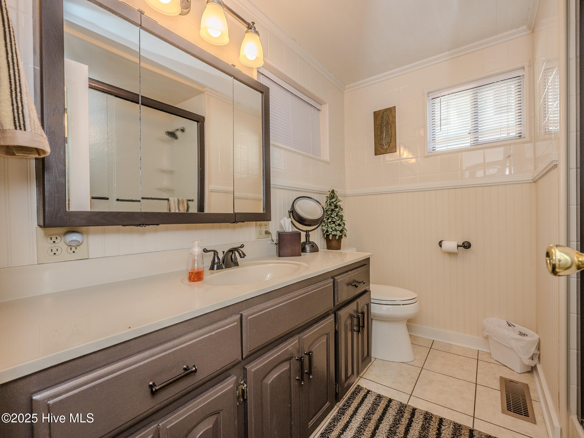 100560195 | Photo 31