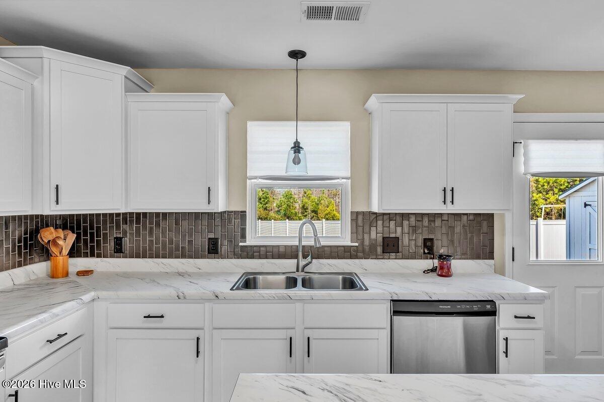 100558993 | Photo 24