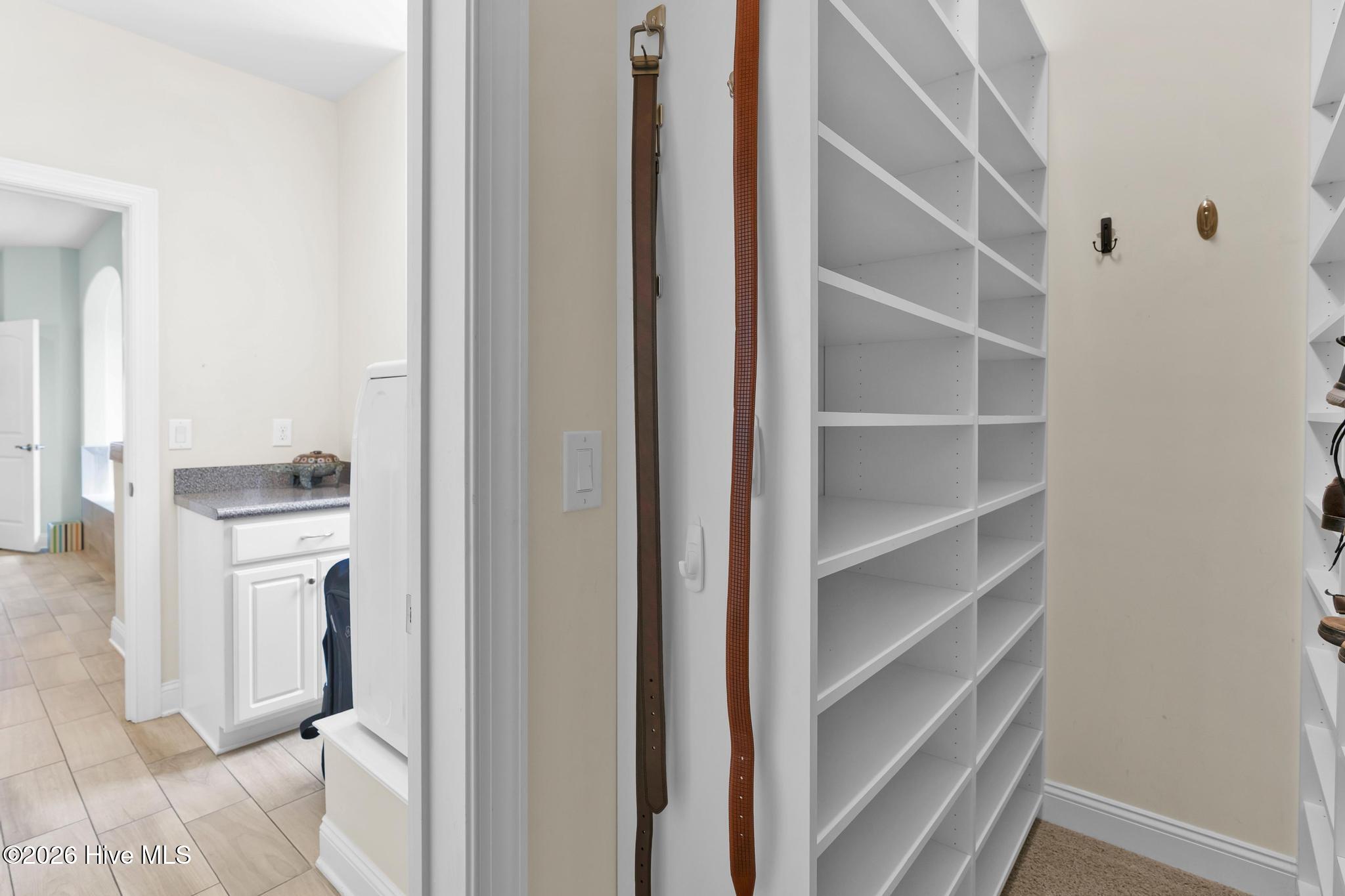 100569949 | Photo 31