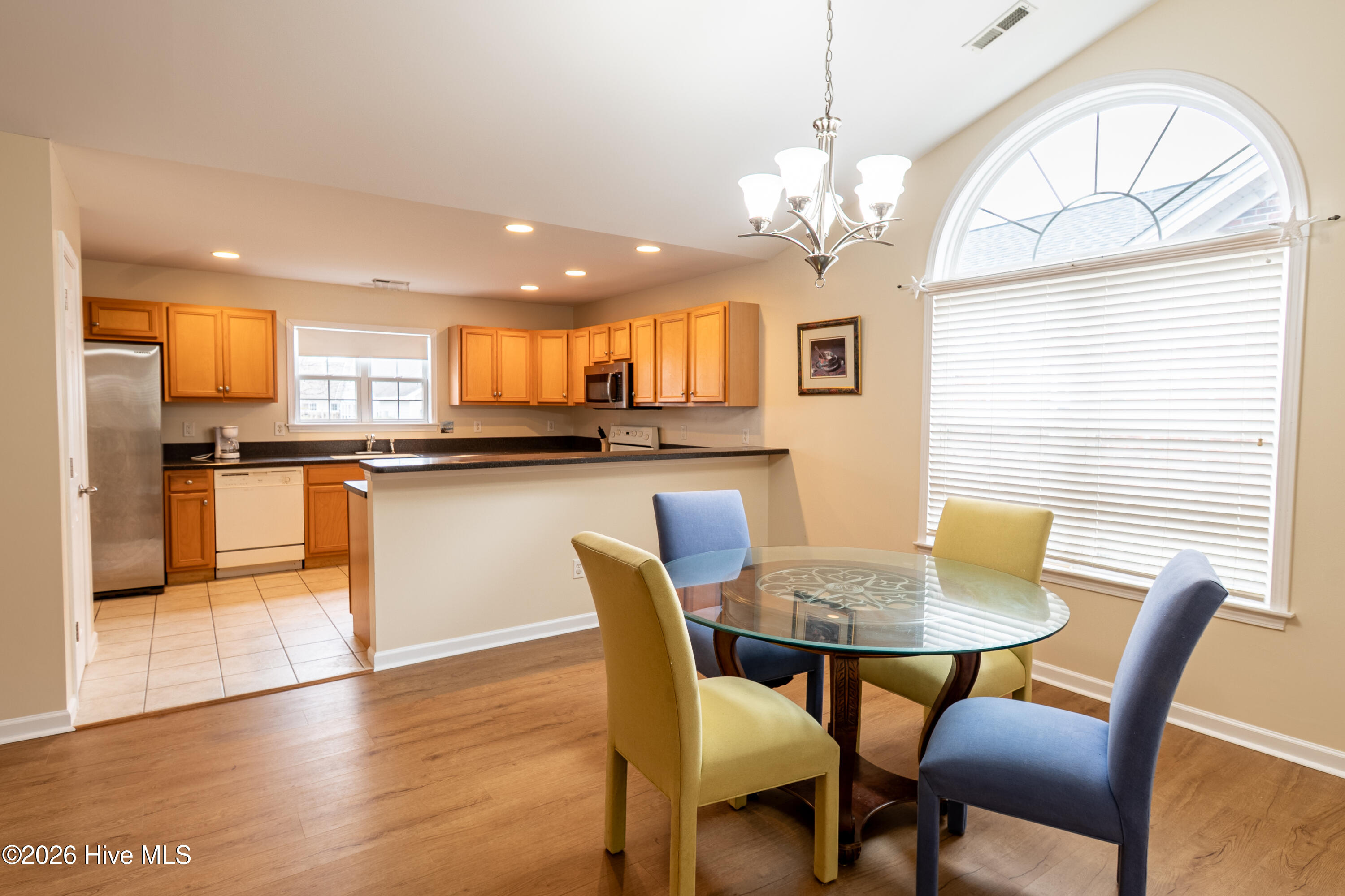 100554380 | Photo 11