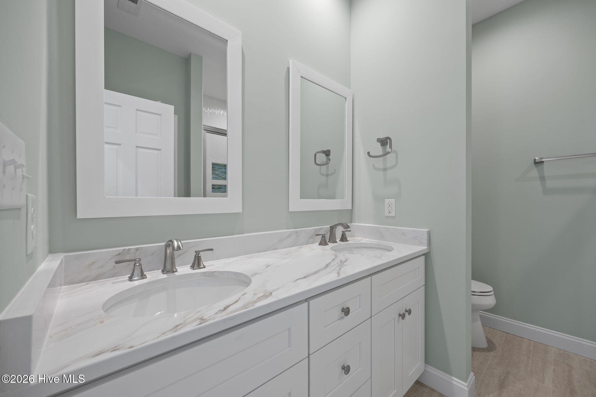 100568646 | Photo 19