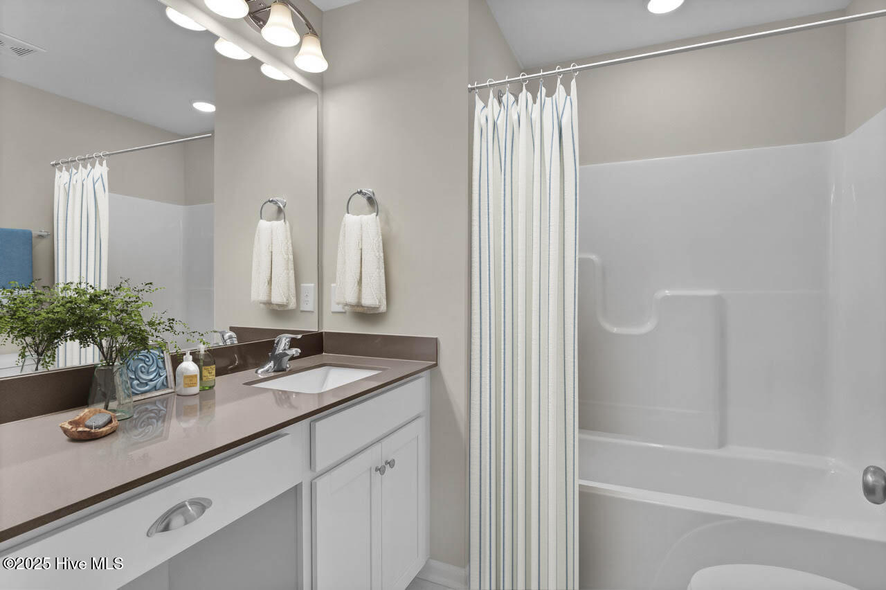 100543340 | Photo 13