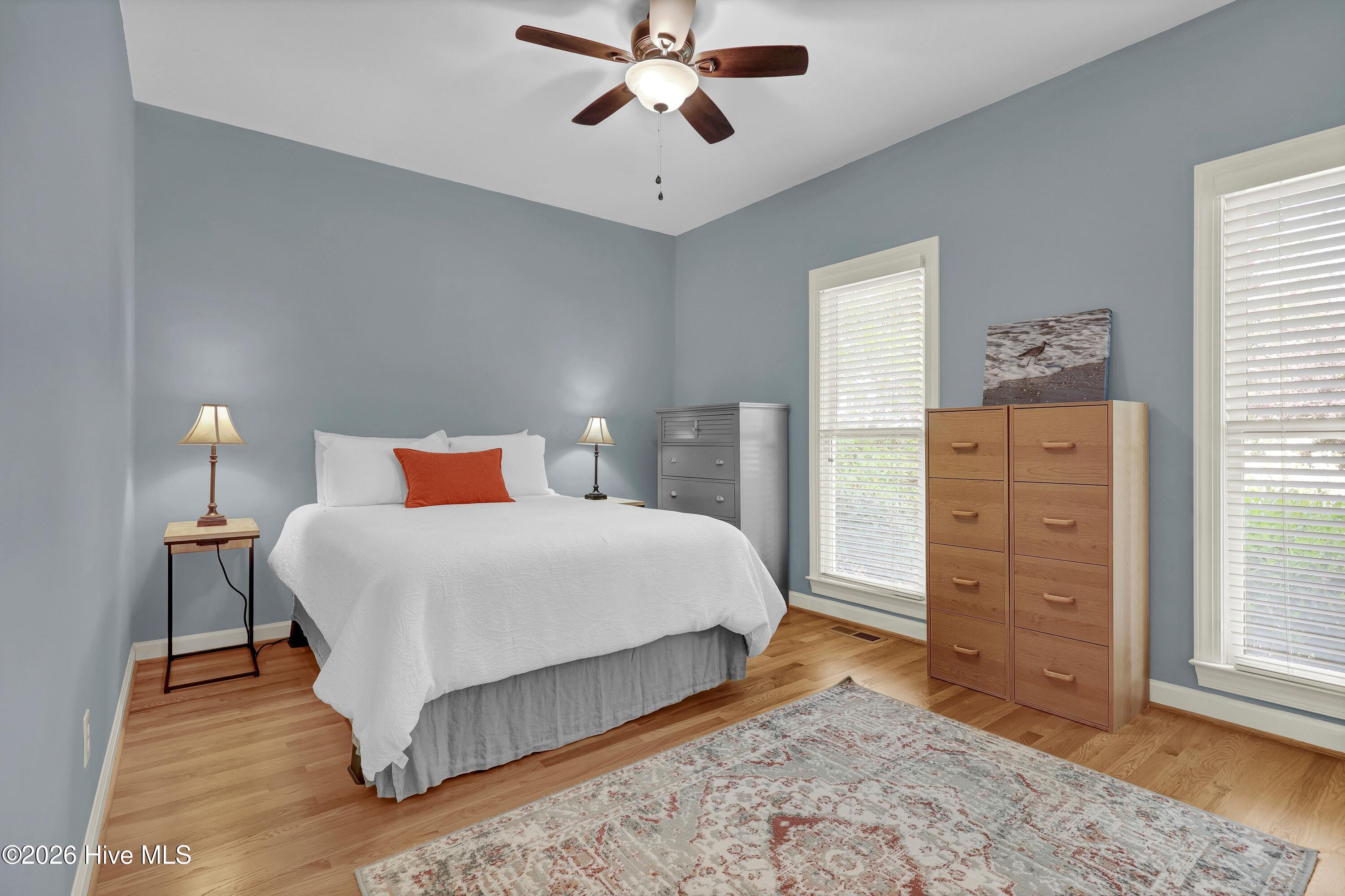 100566013 | Photo 24