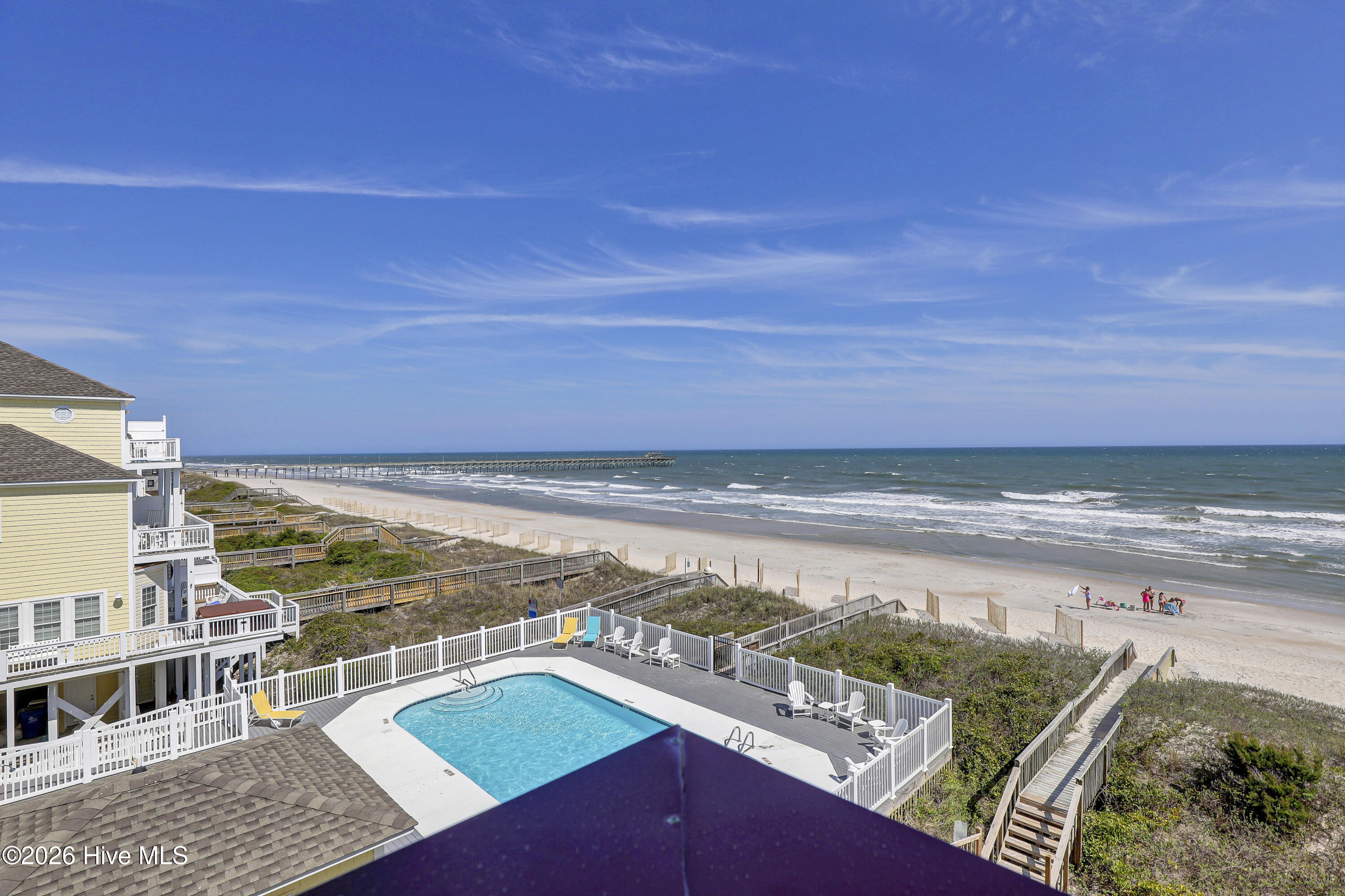 100568144 | Photo 16