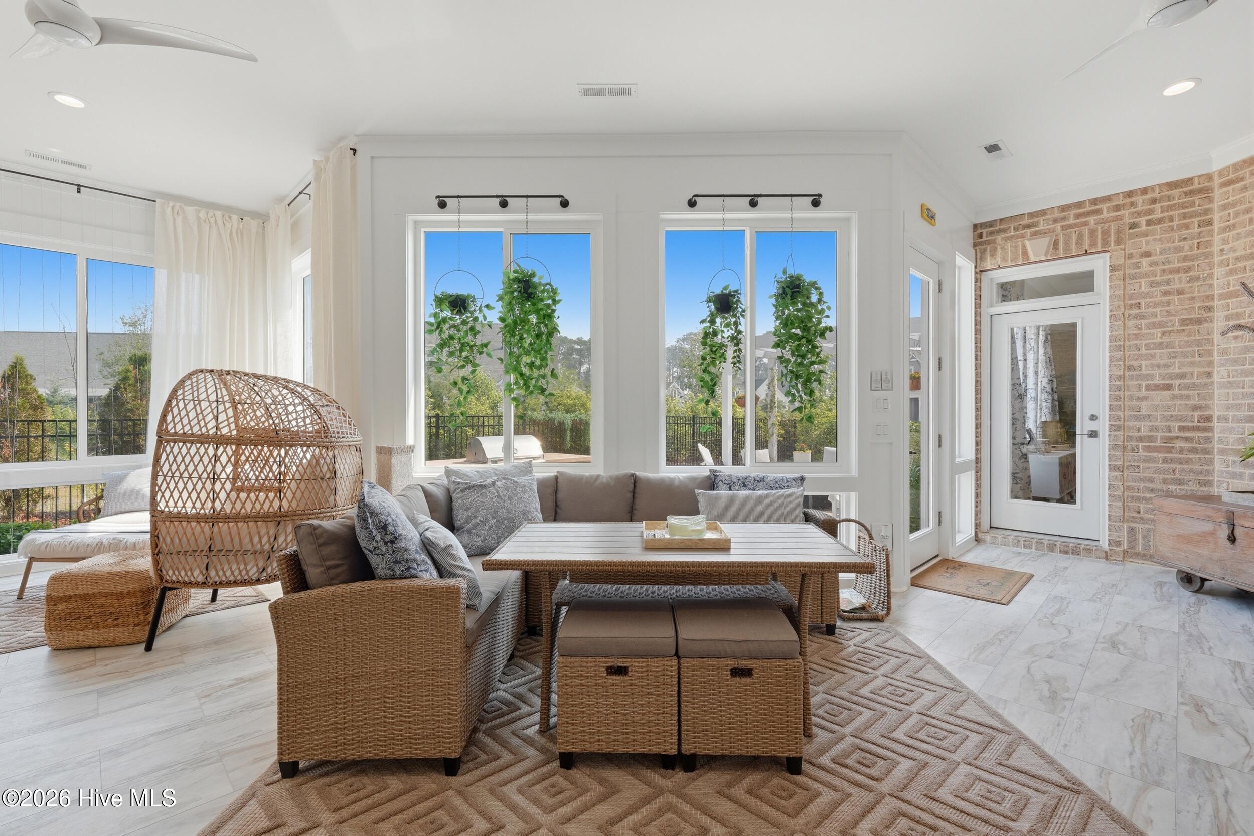 100567484 | Photo 22