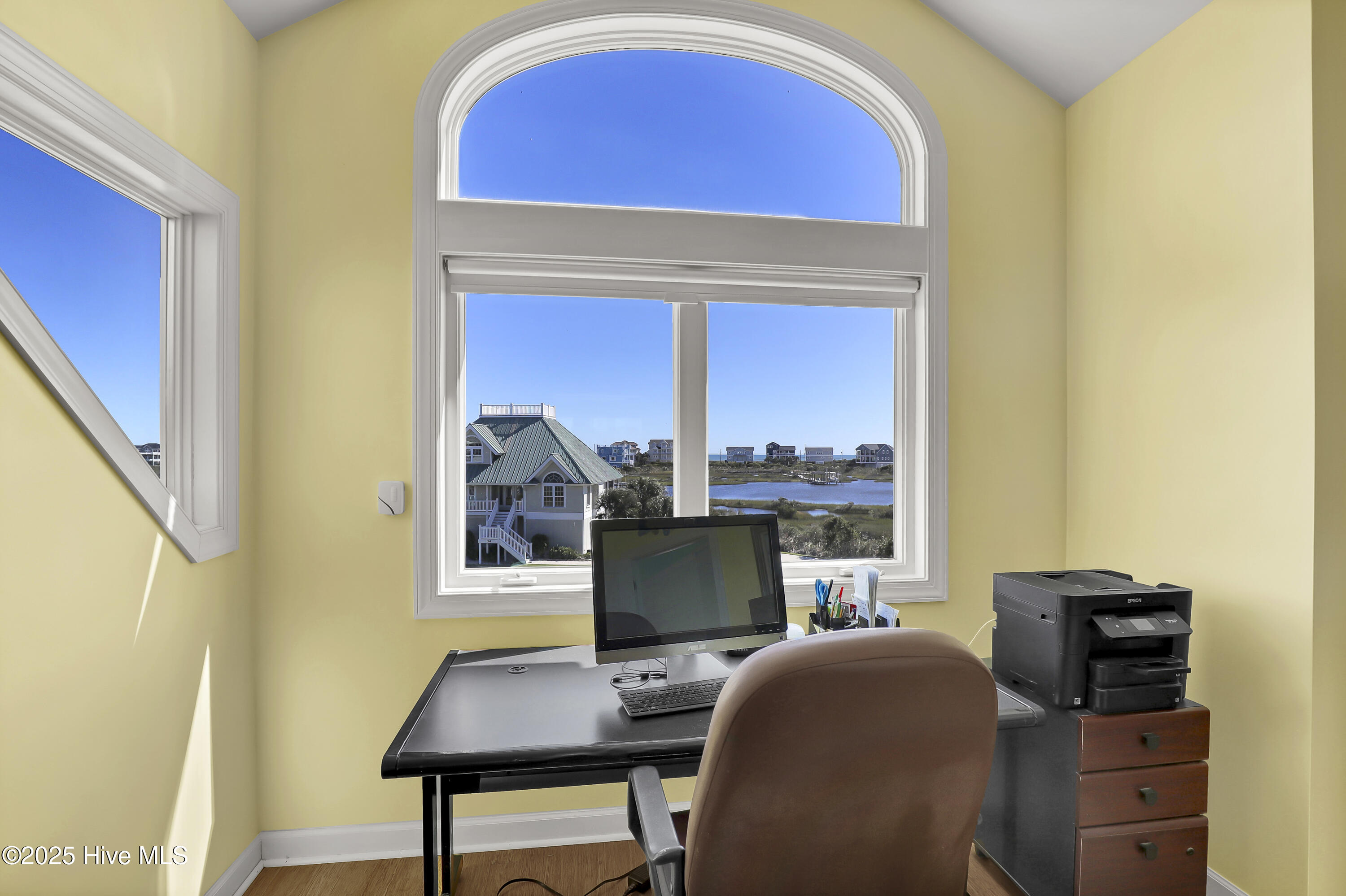 100537166 | Photo 42