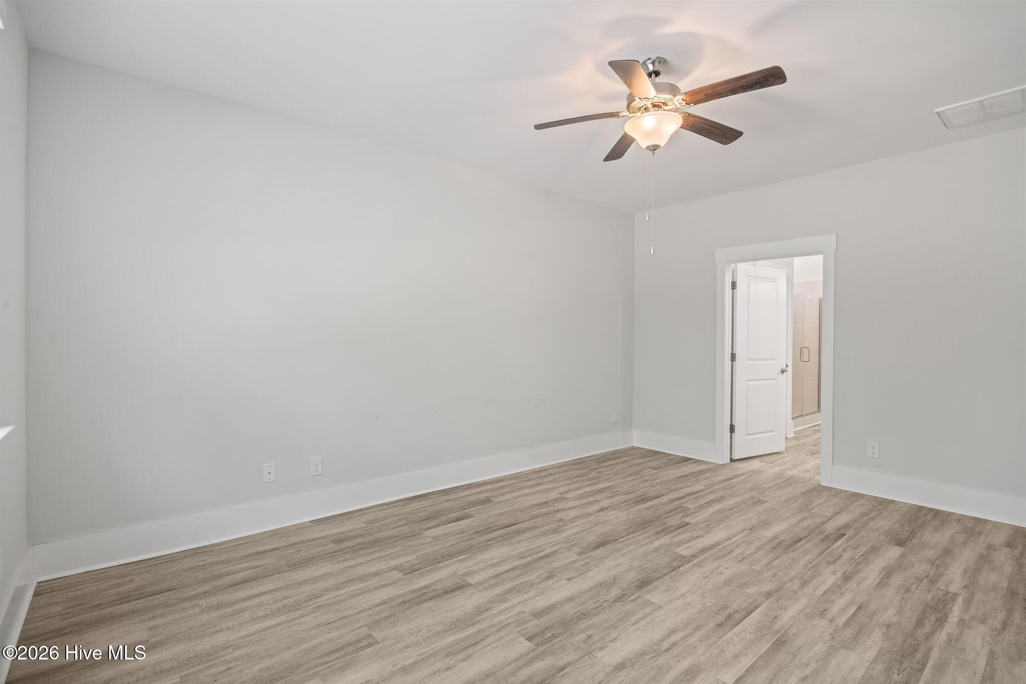 100563130 | Photo 31