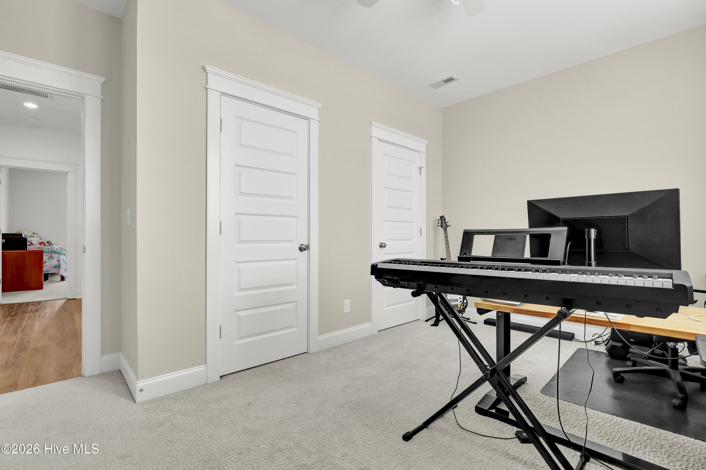 100561723 | Photo 32