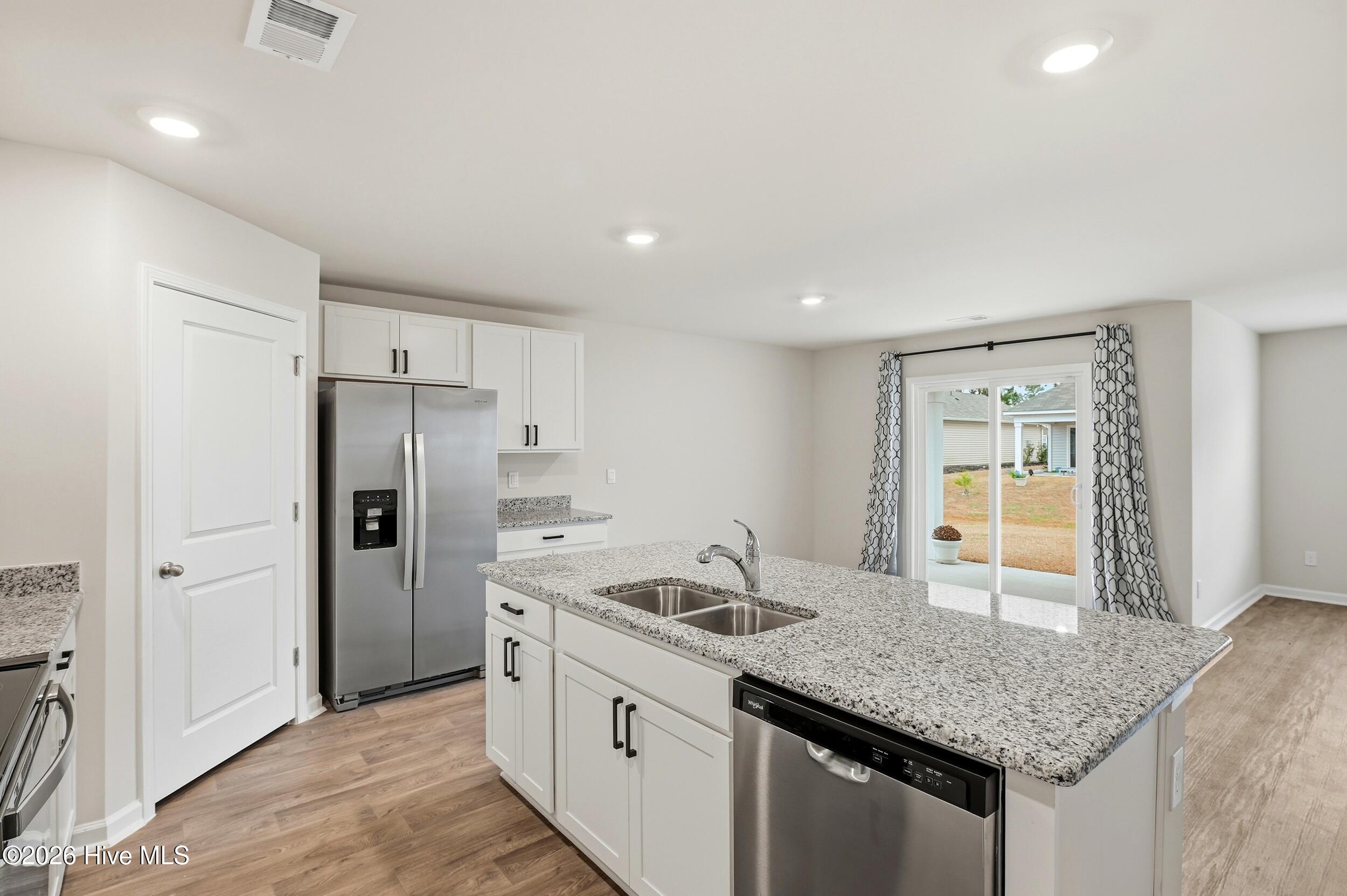 100555935 | Photo 29