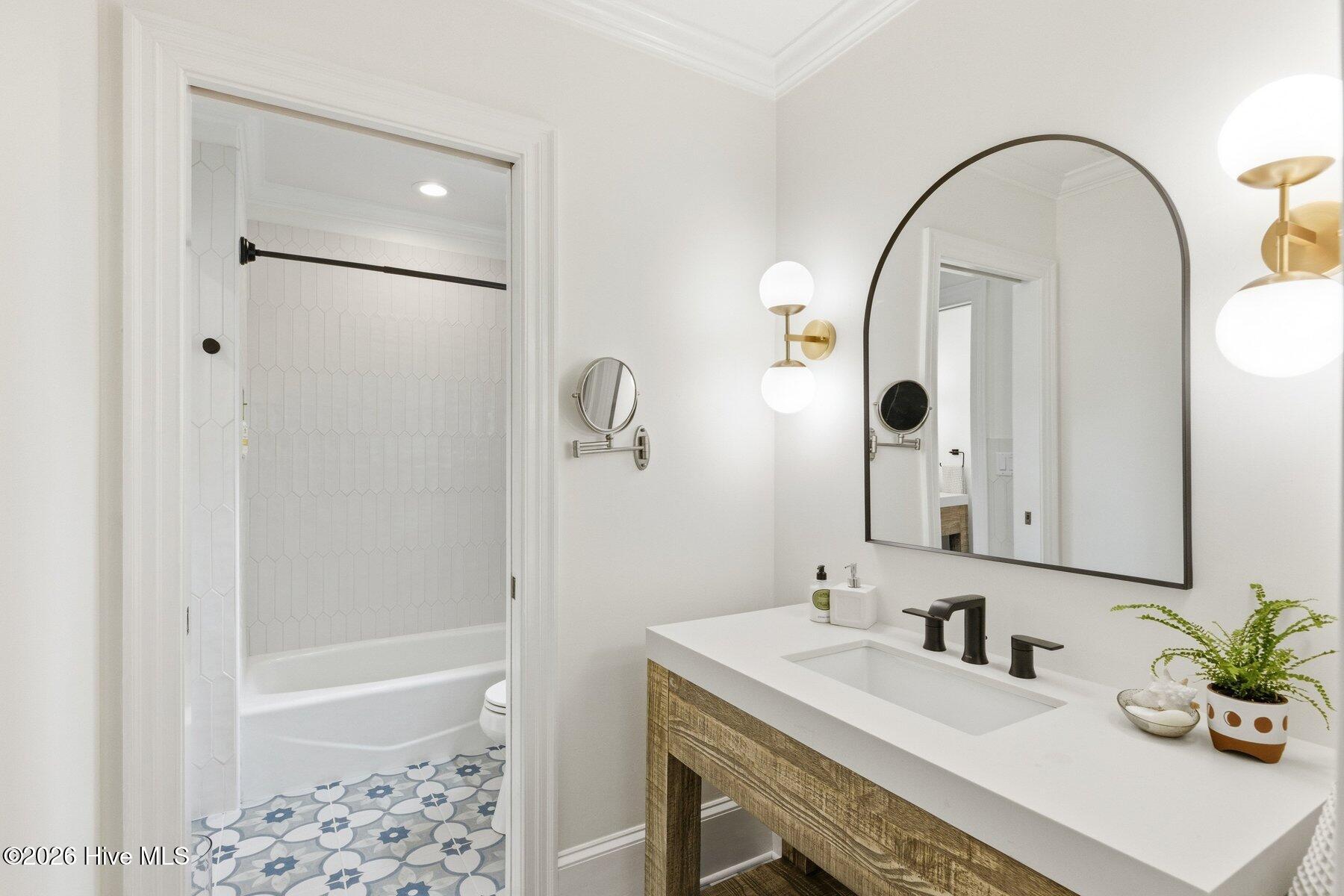 100565828 | Photo 45