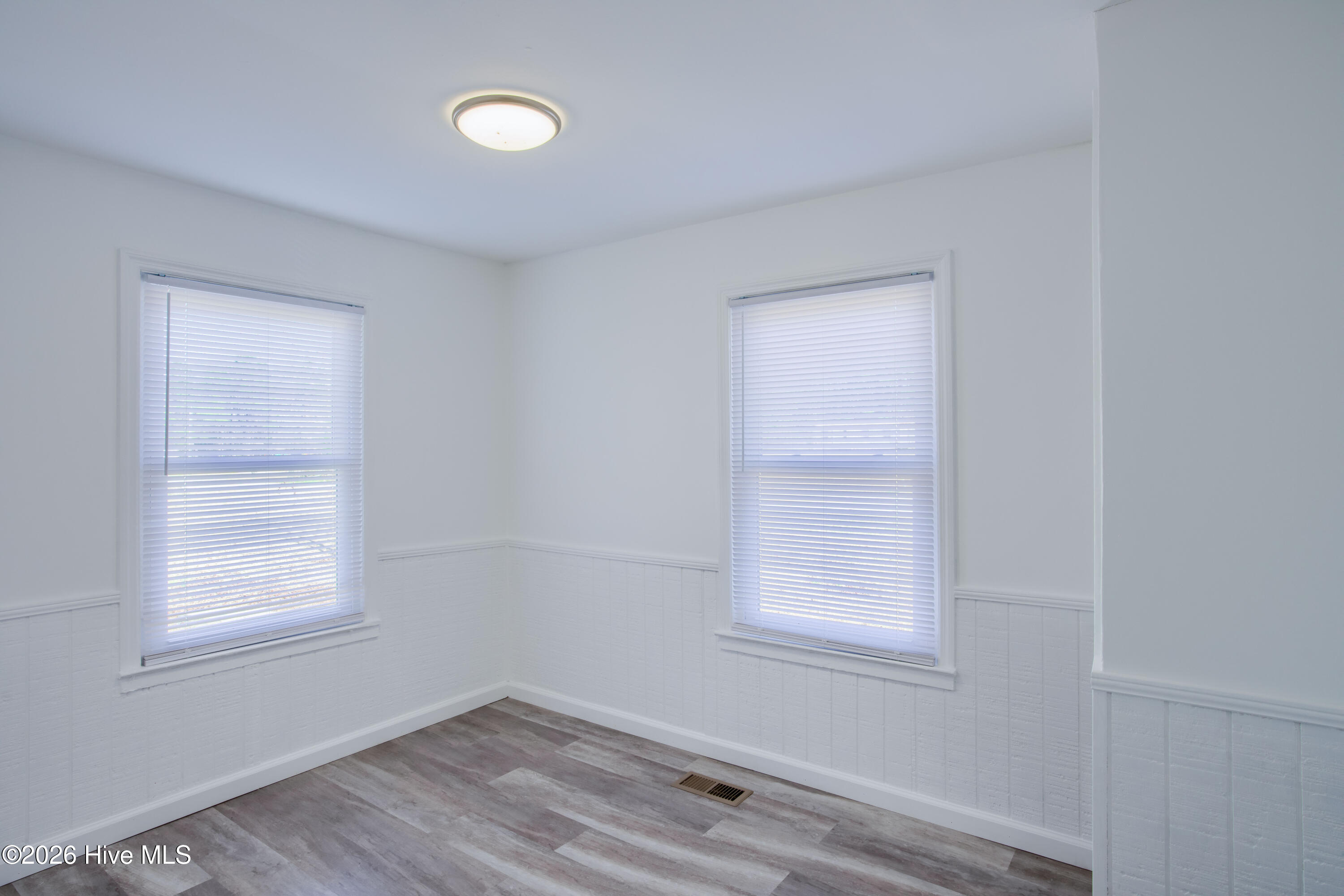 100549592 | Photo 12