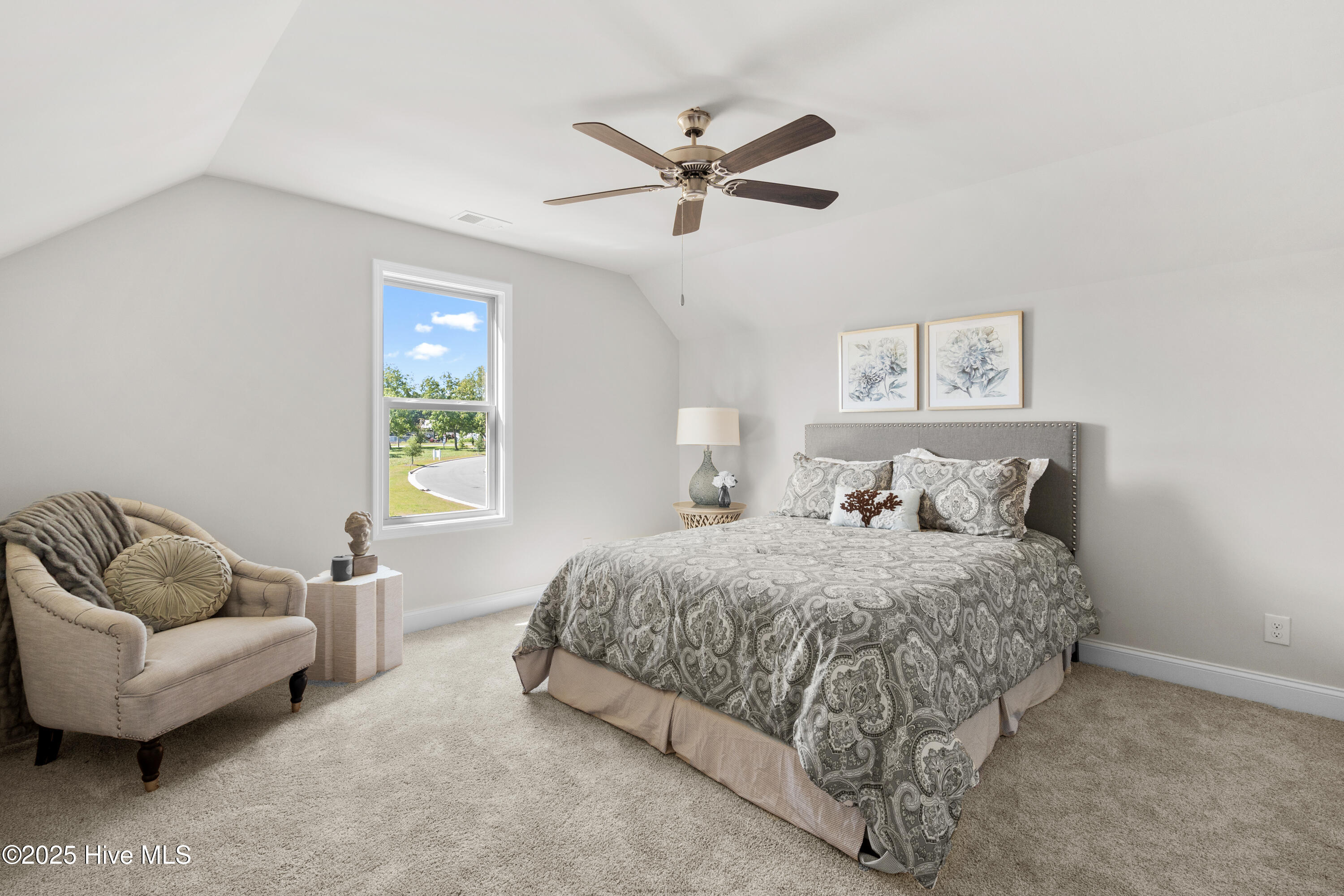 100496810 | Photo 44