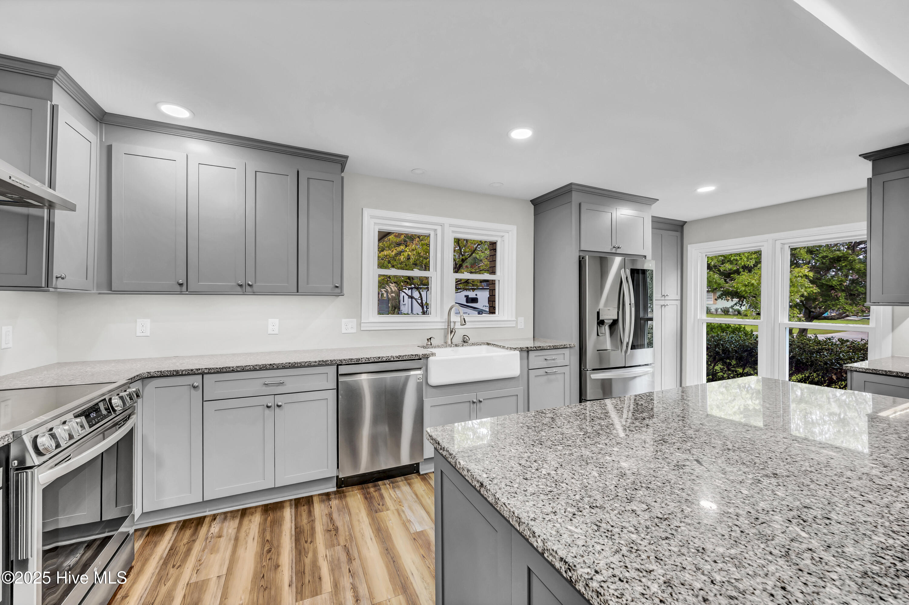 100553519 | Photo 14