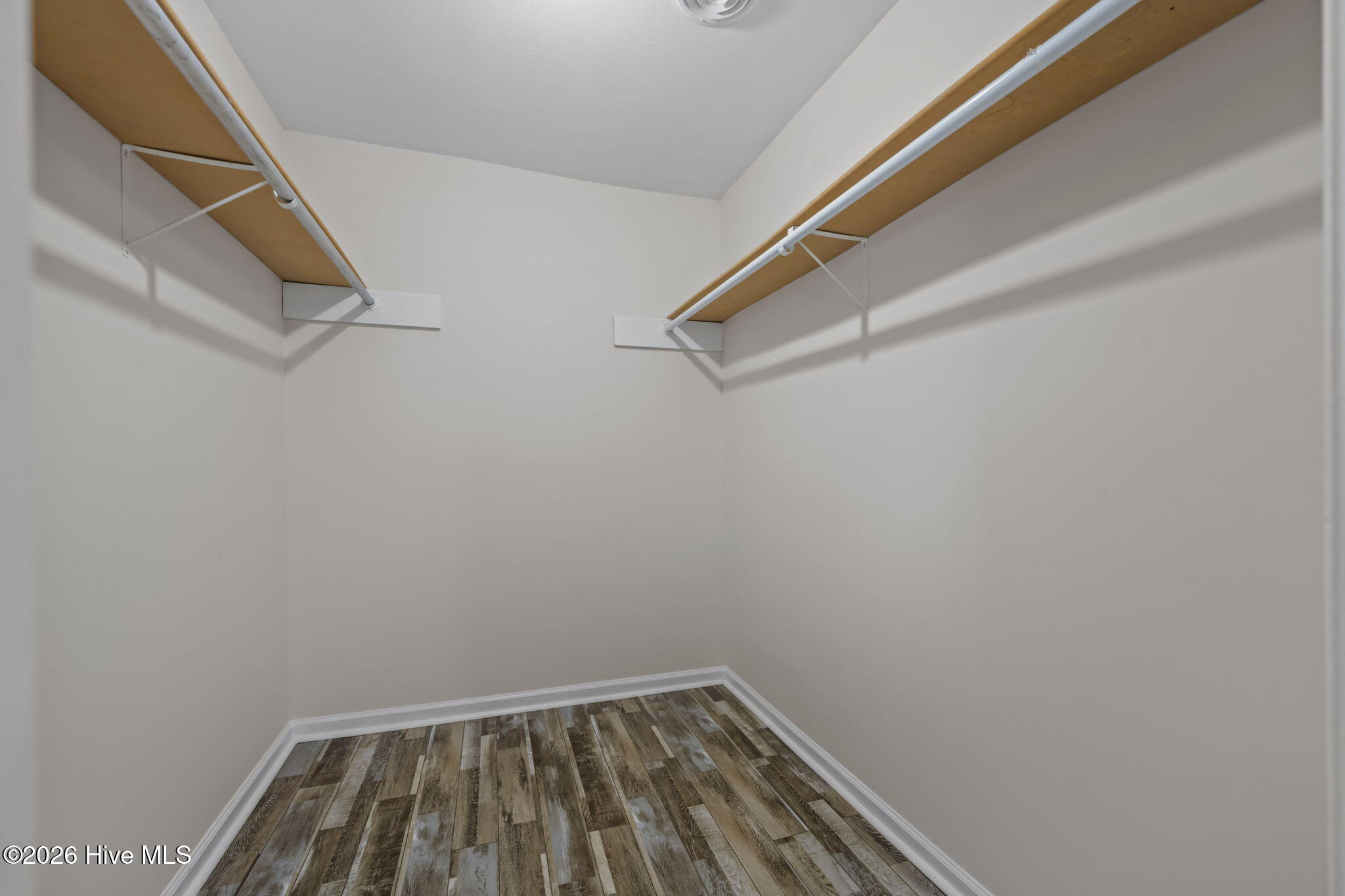 100562084 | Photo 44