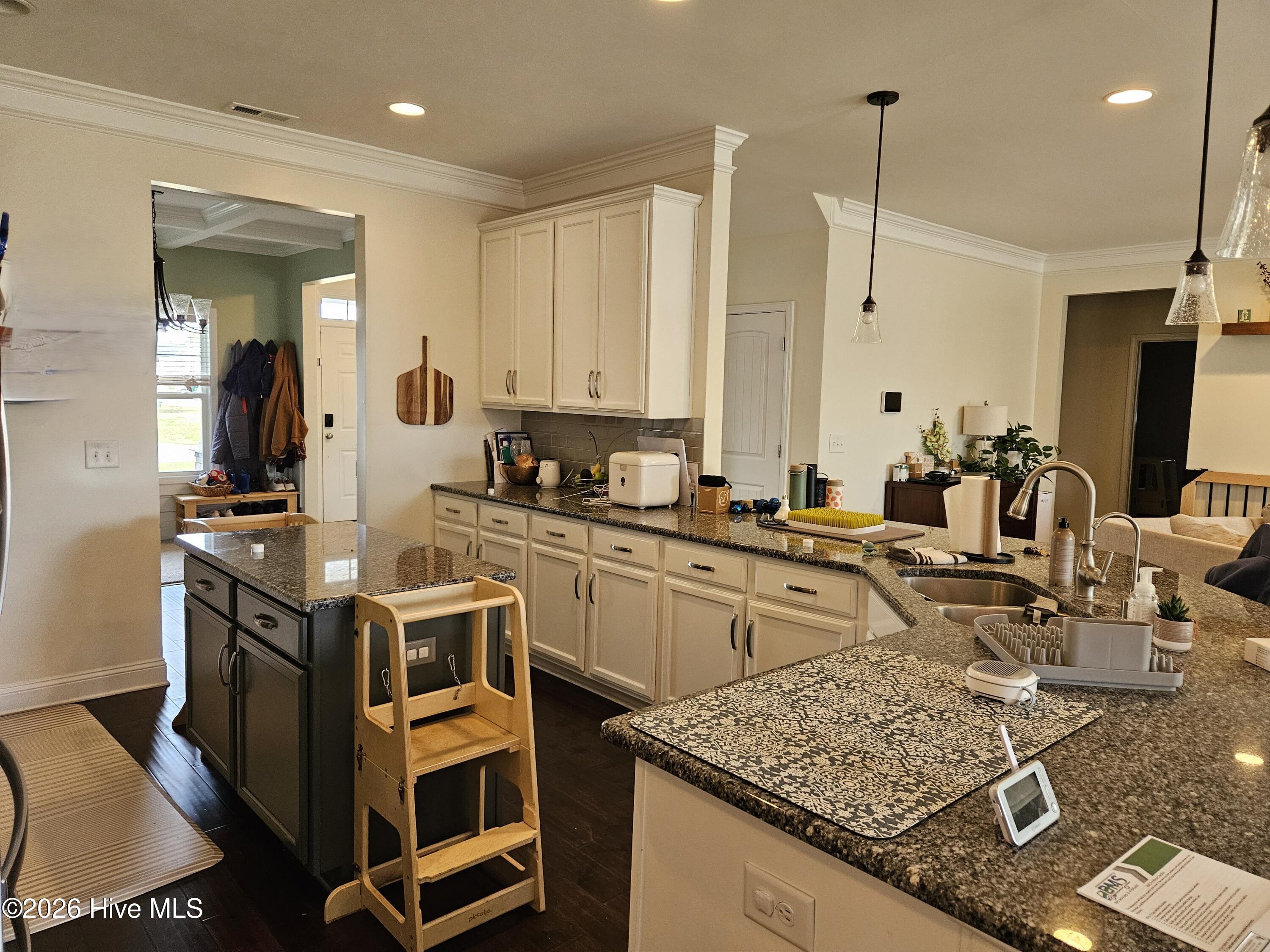 100568261 | Photo 12