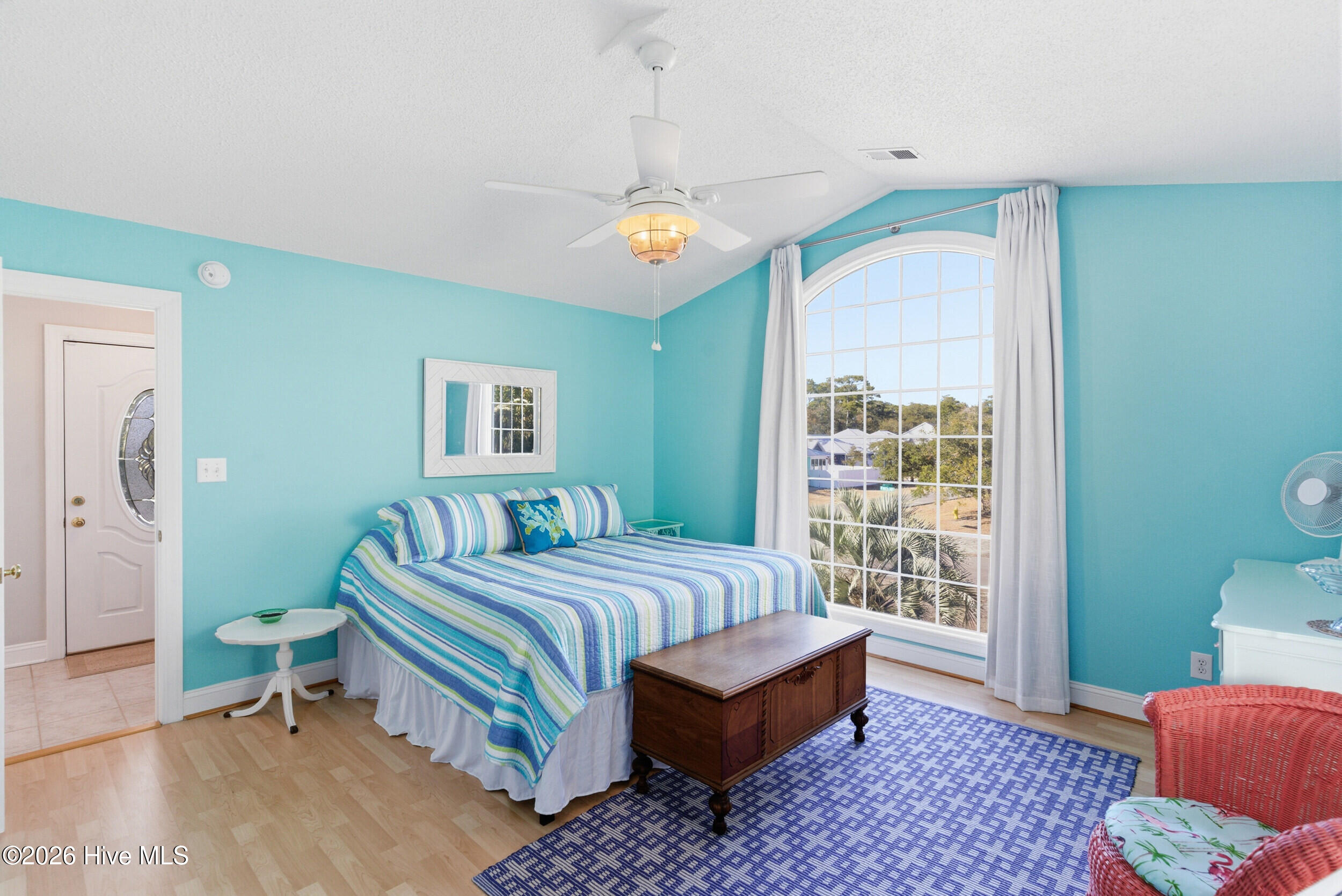 100549898 | Photo 14