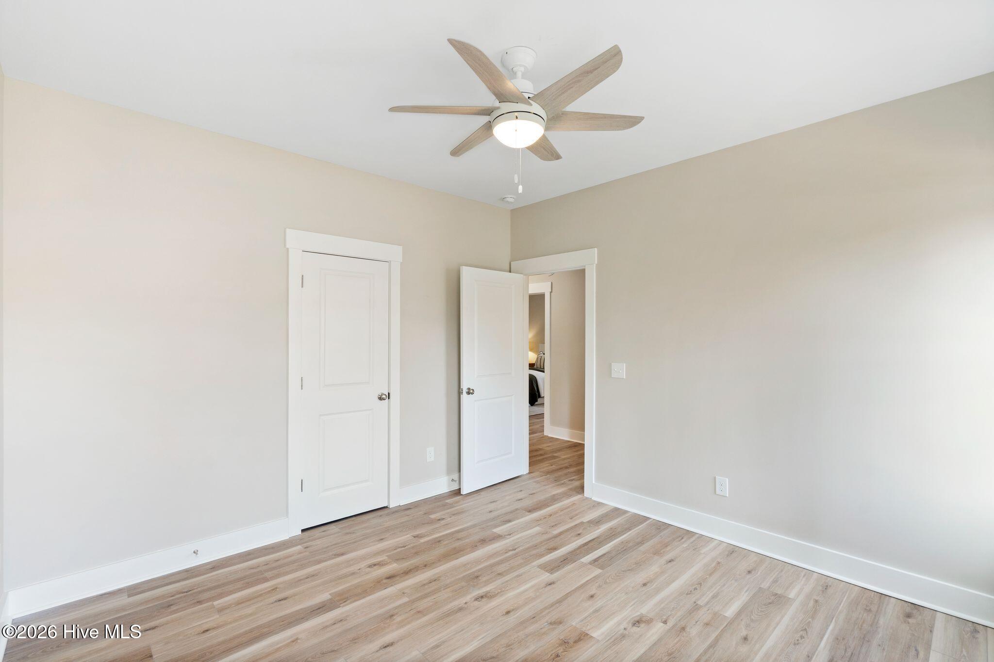 100558463 | Photo 40