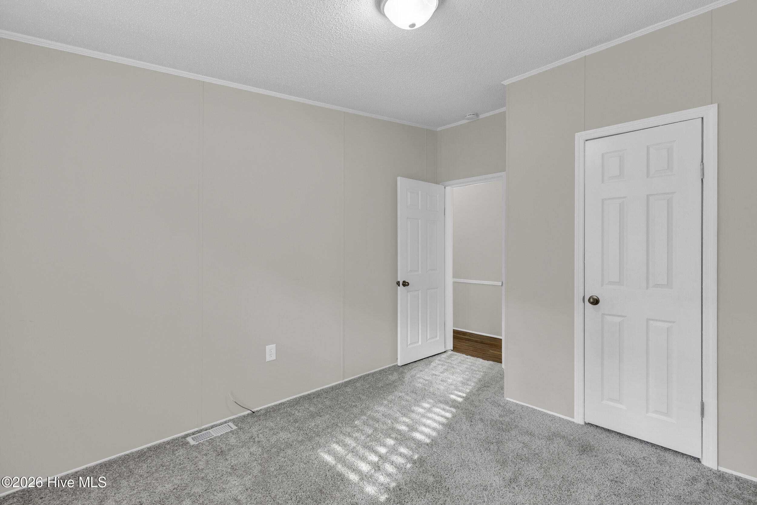 100550354 | Photo 23