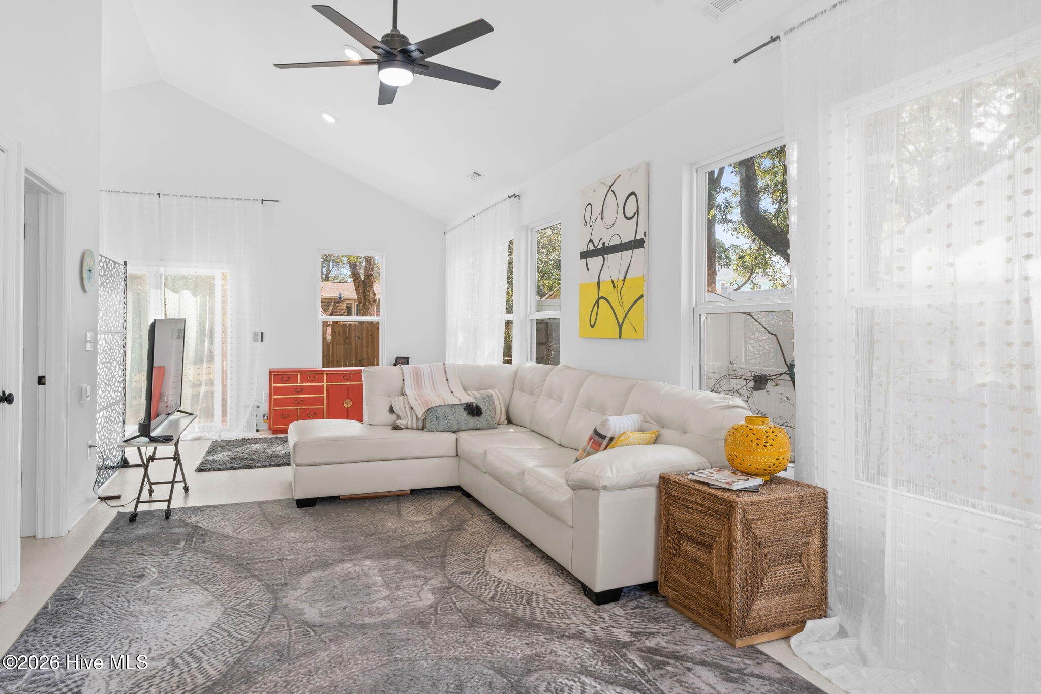 100554364 | Photo 46