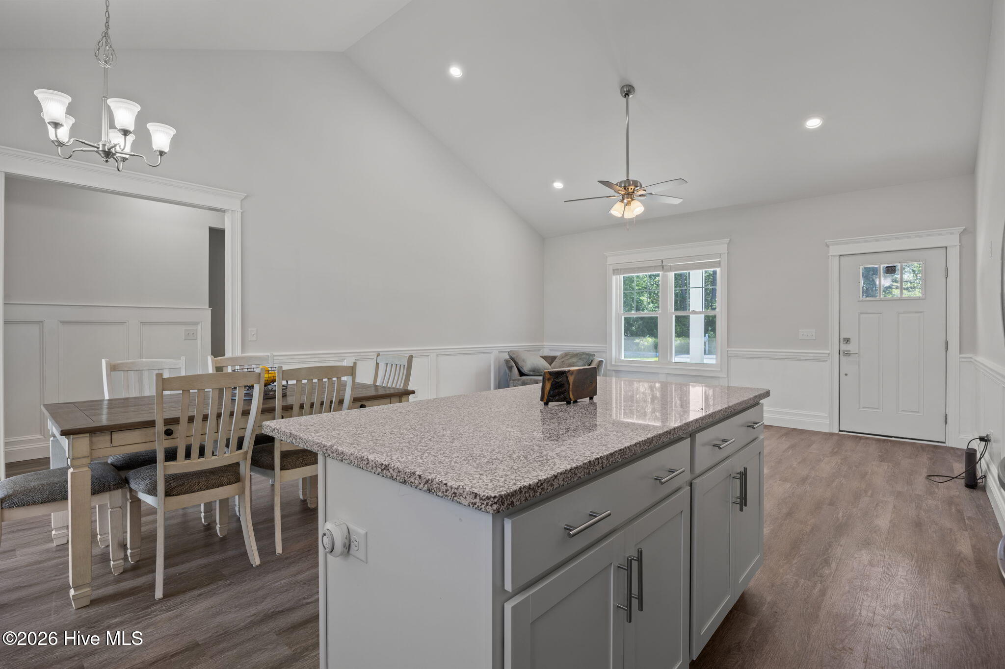 100568491 | Photo 14