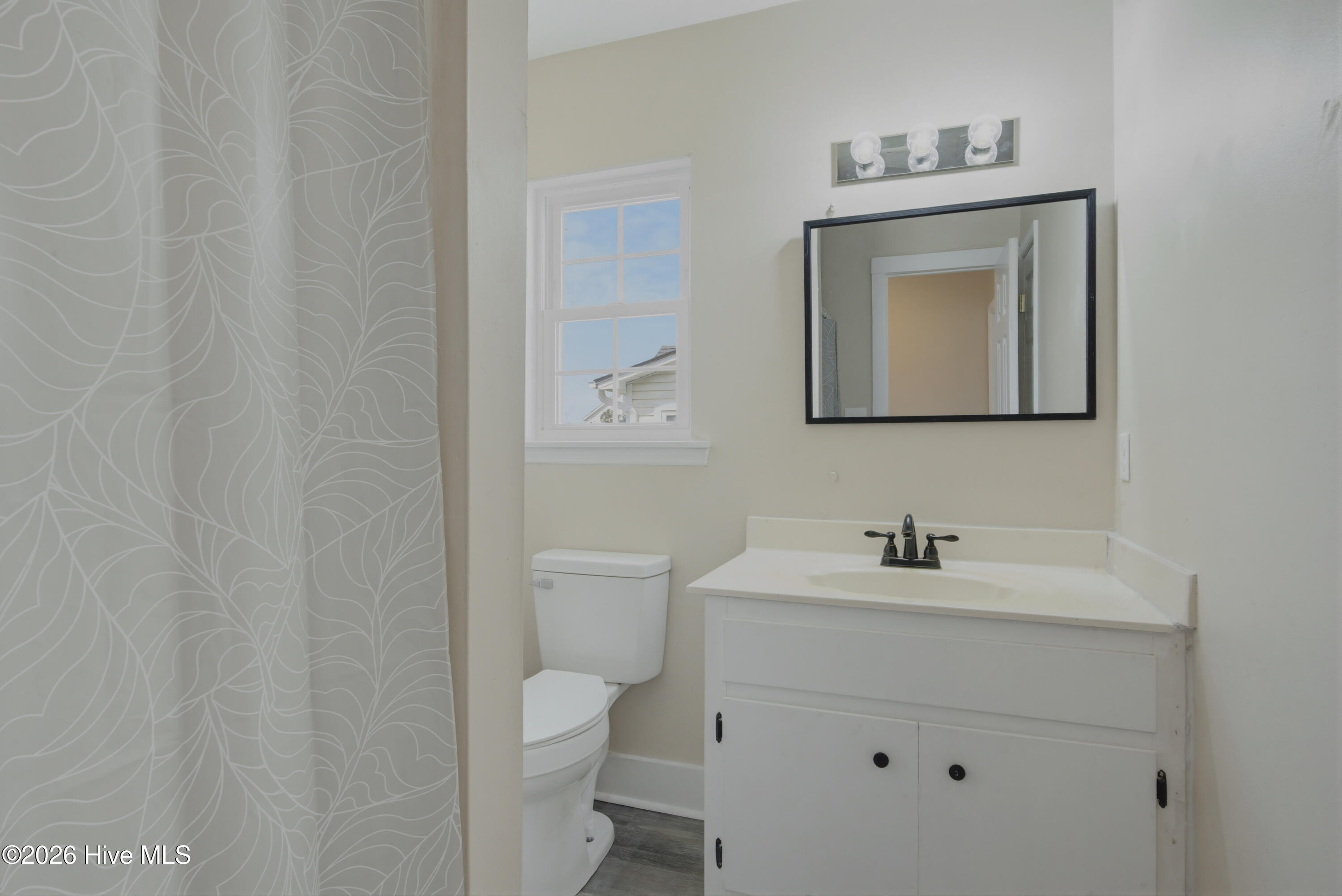 100489747 | Photo 15