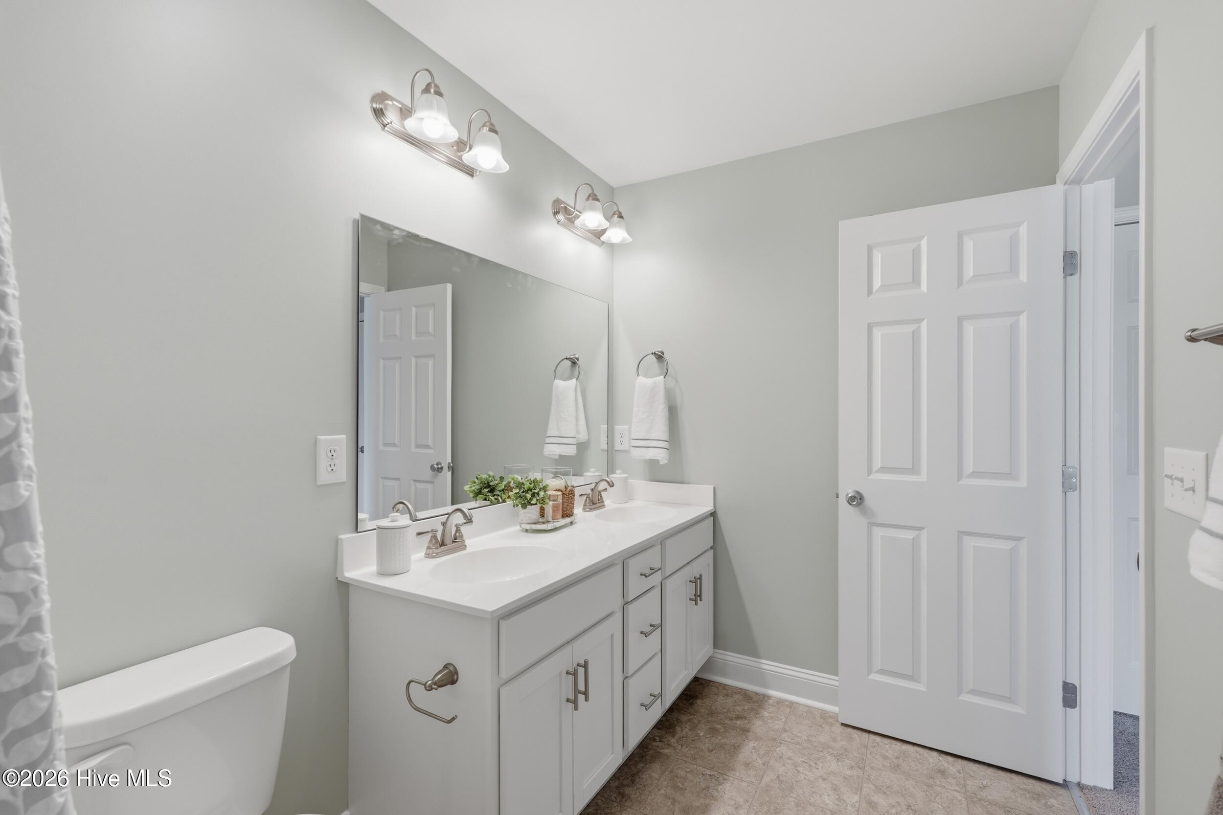 100566235 | Photo 30