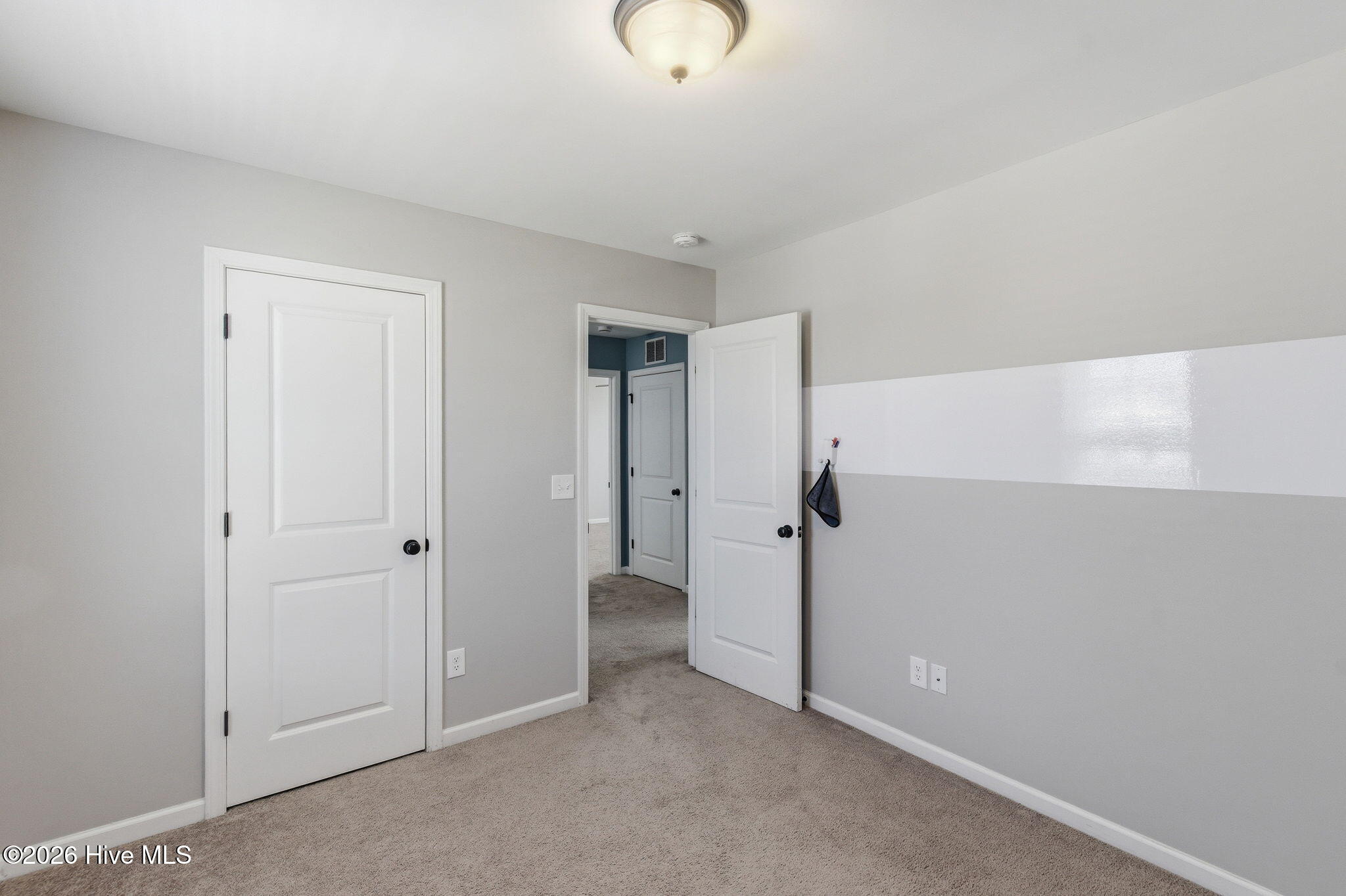 100565105 | Photo 25