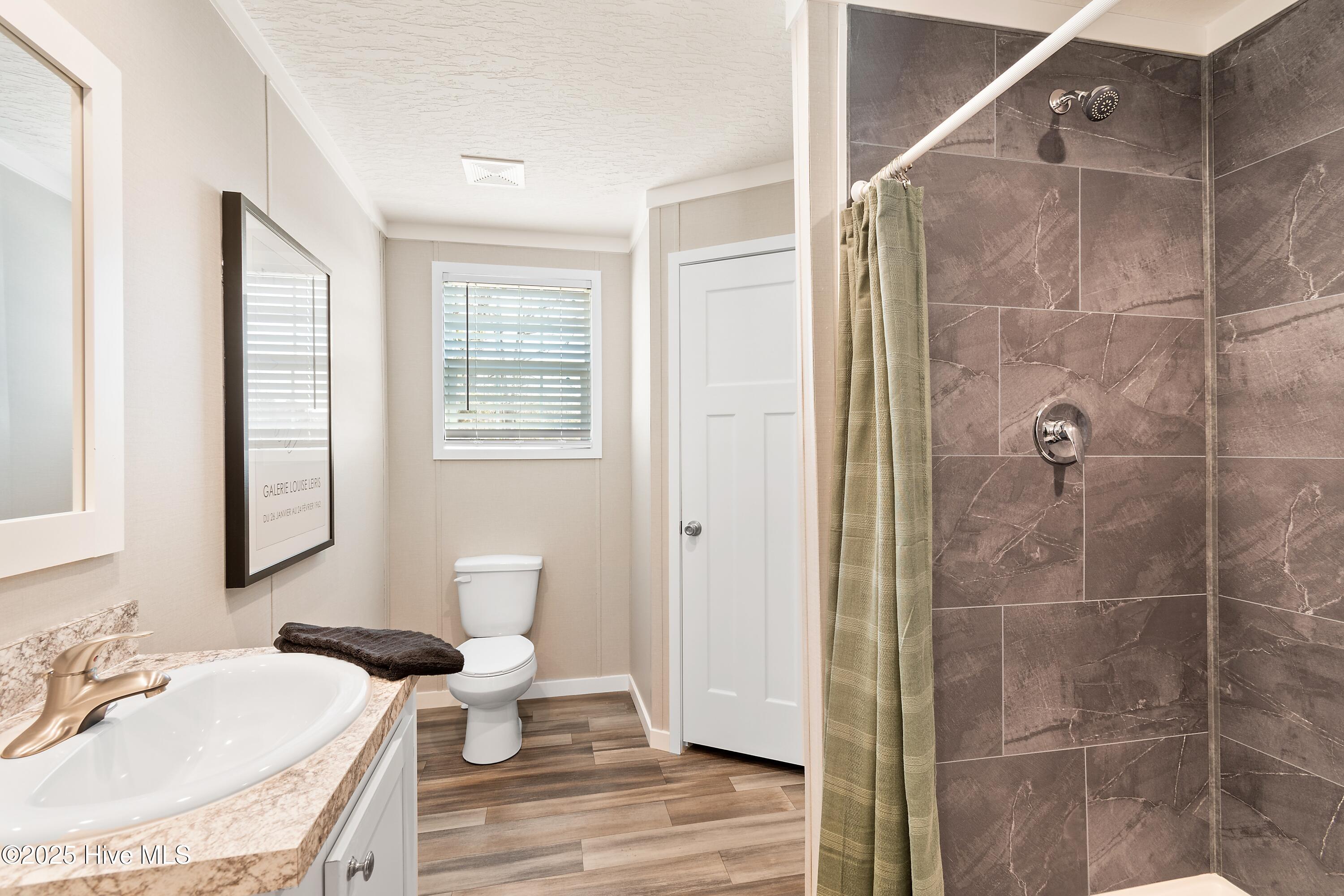 100523771 | Photo 19