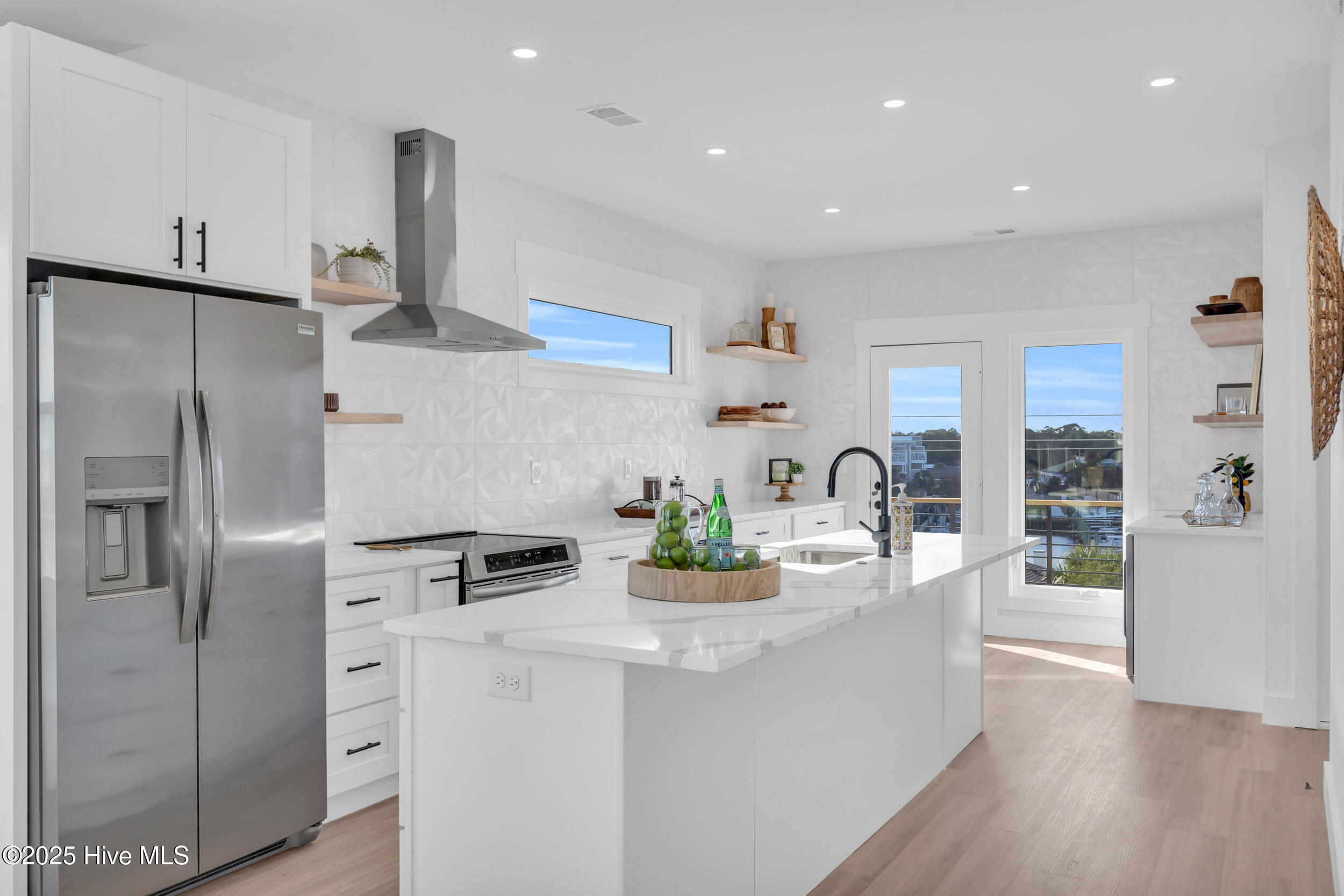 100535218 | Photo 14