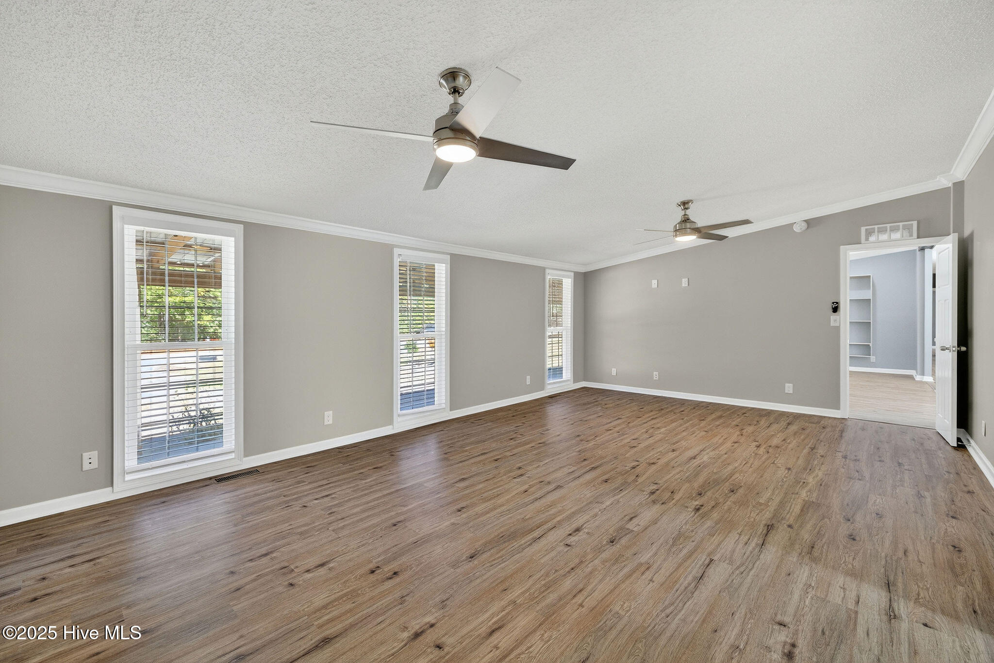 100540799 | Photo 23