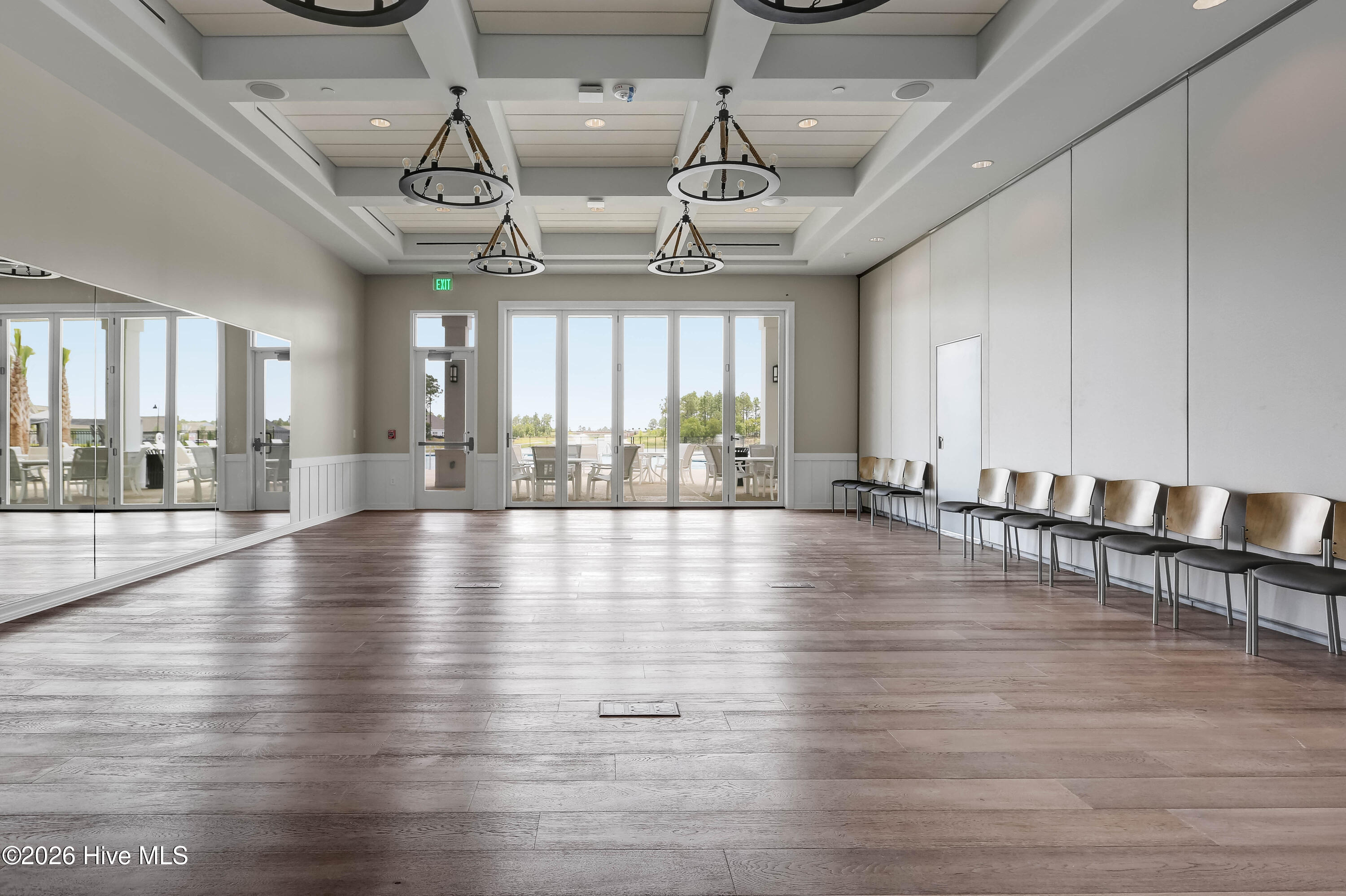 100558115 | Photo 39