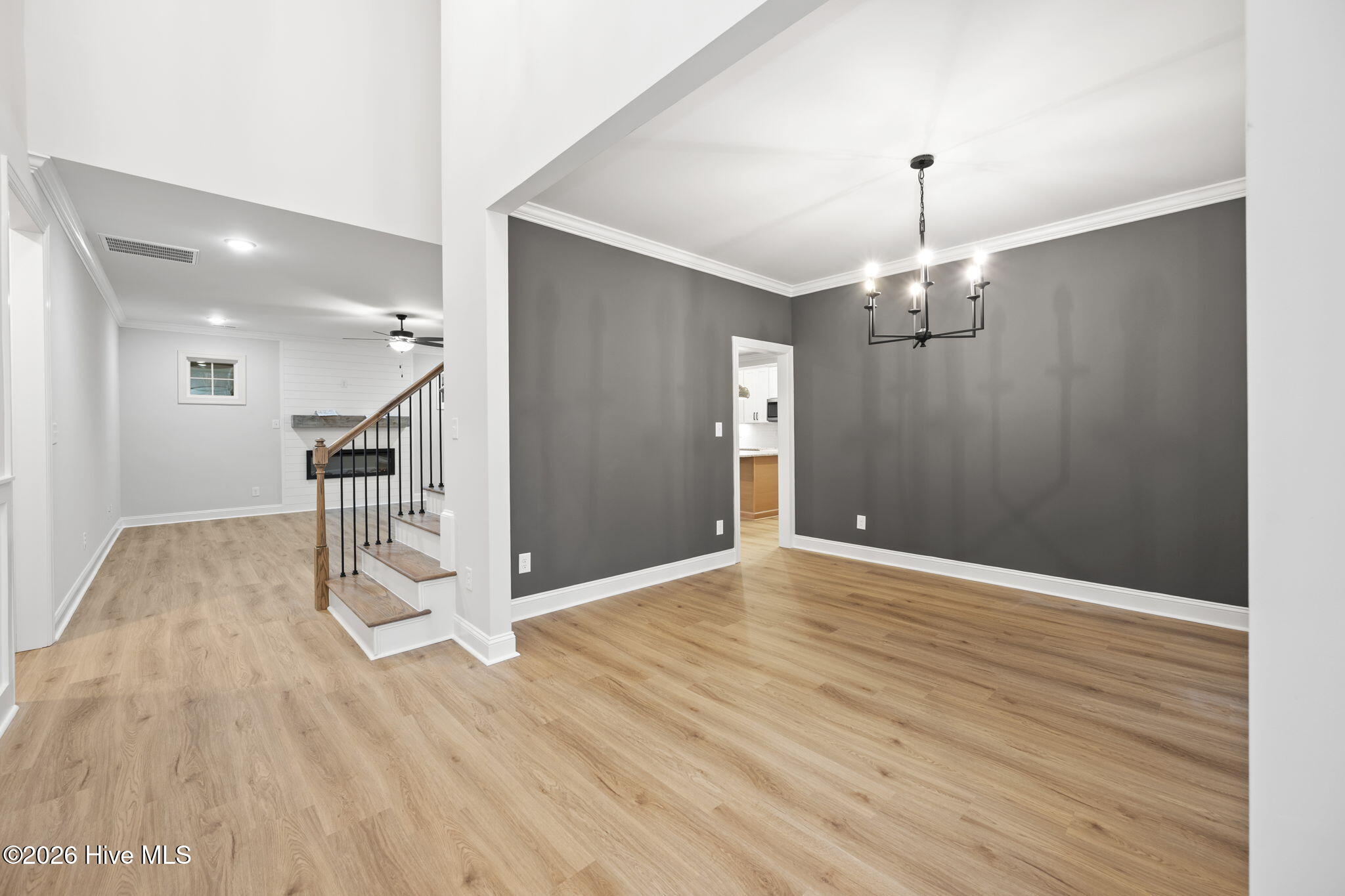 100516022 | Photo 11