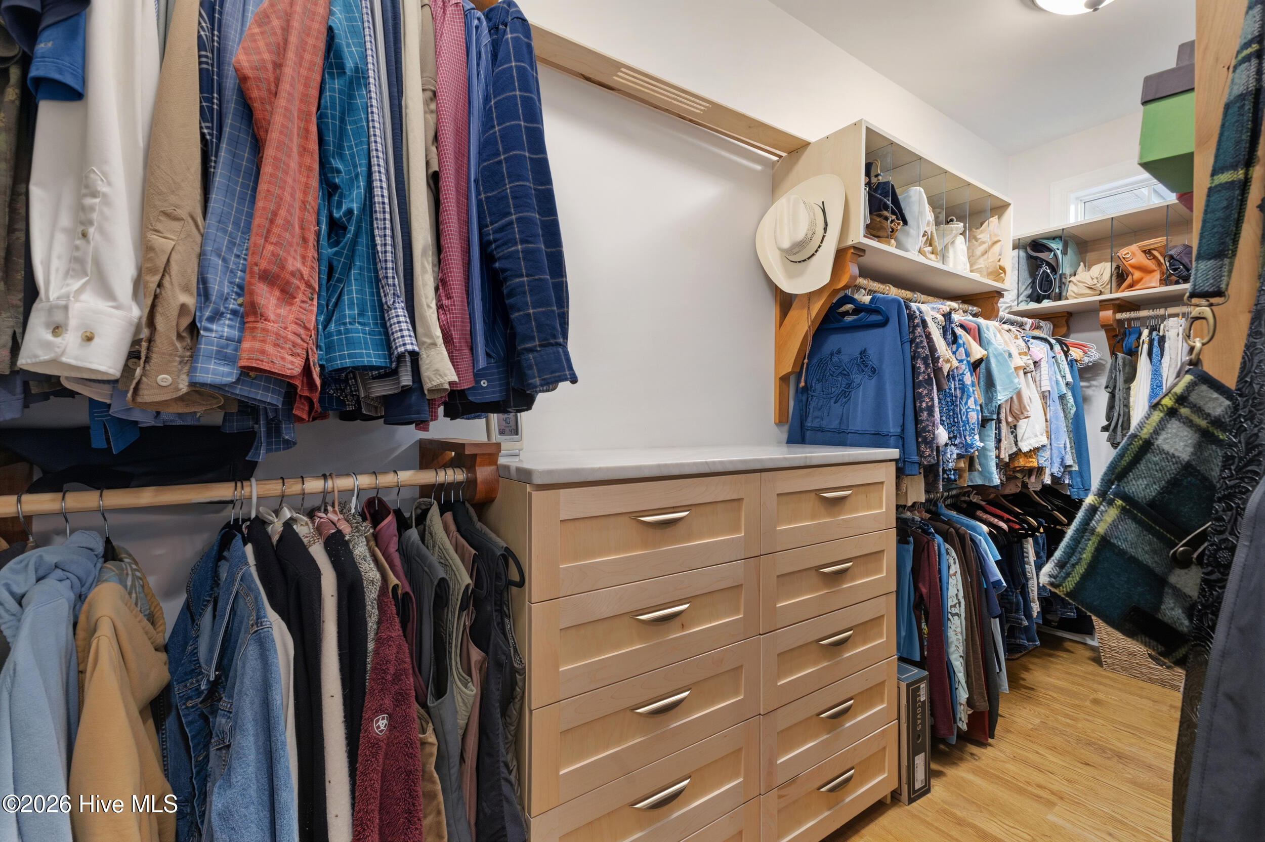 100564040 | Photo 28