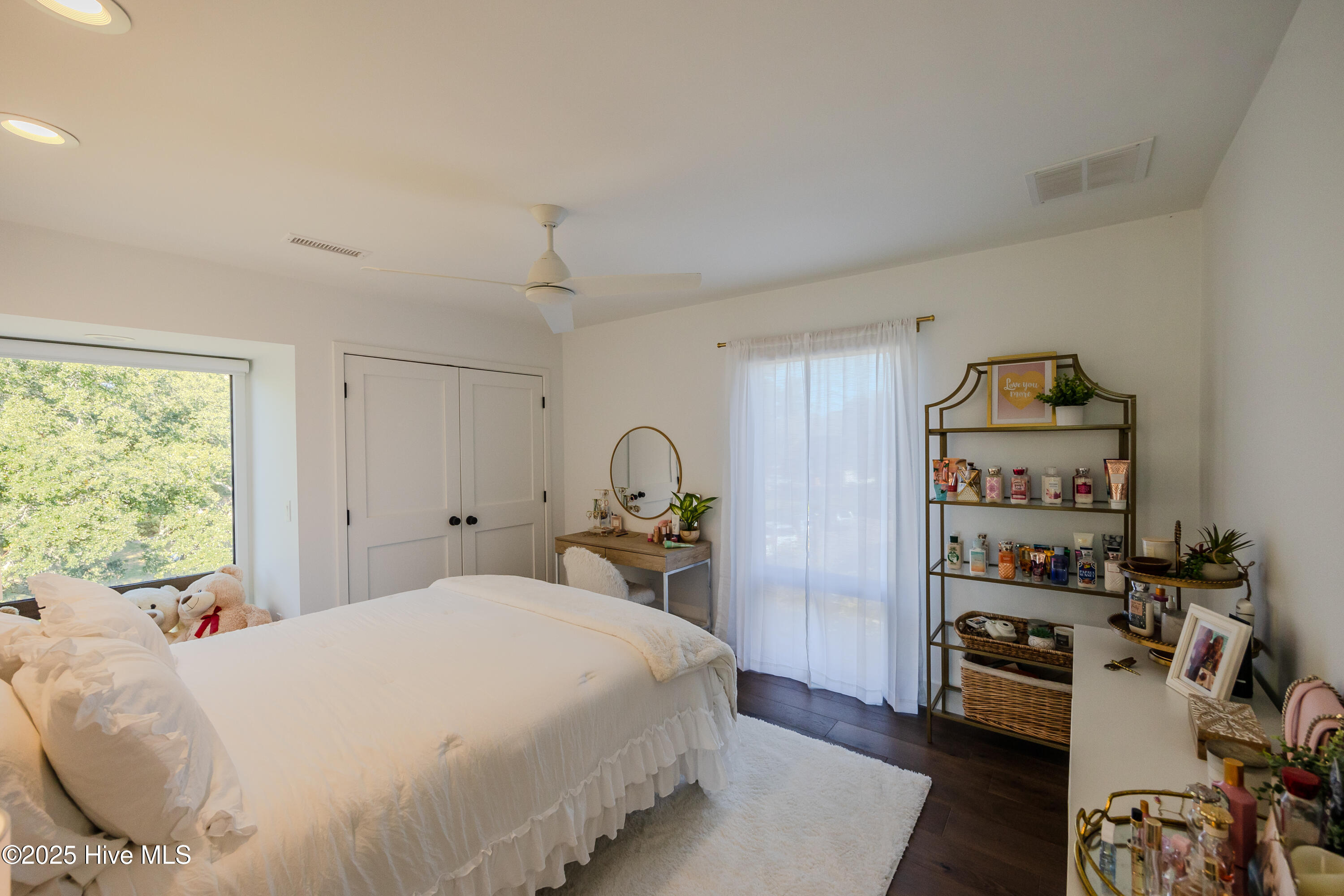 100518193 | Photo 32