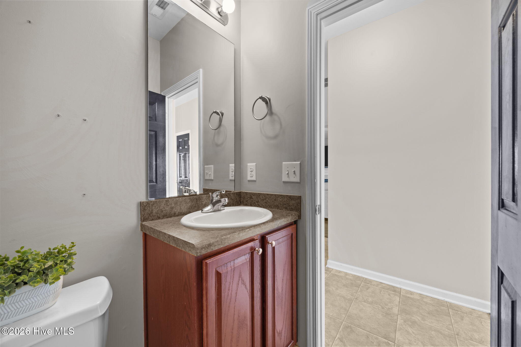 100550928 | Photo 14