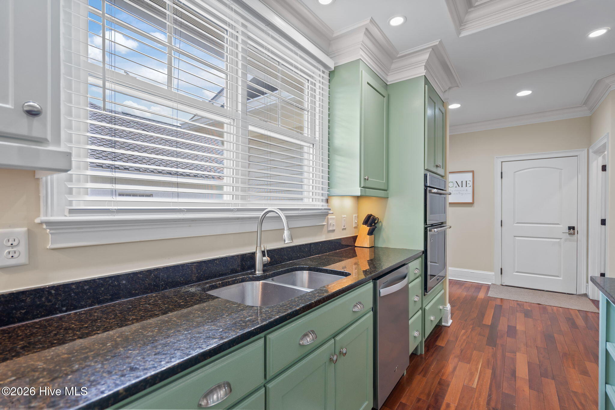 100561937 | Photo 33