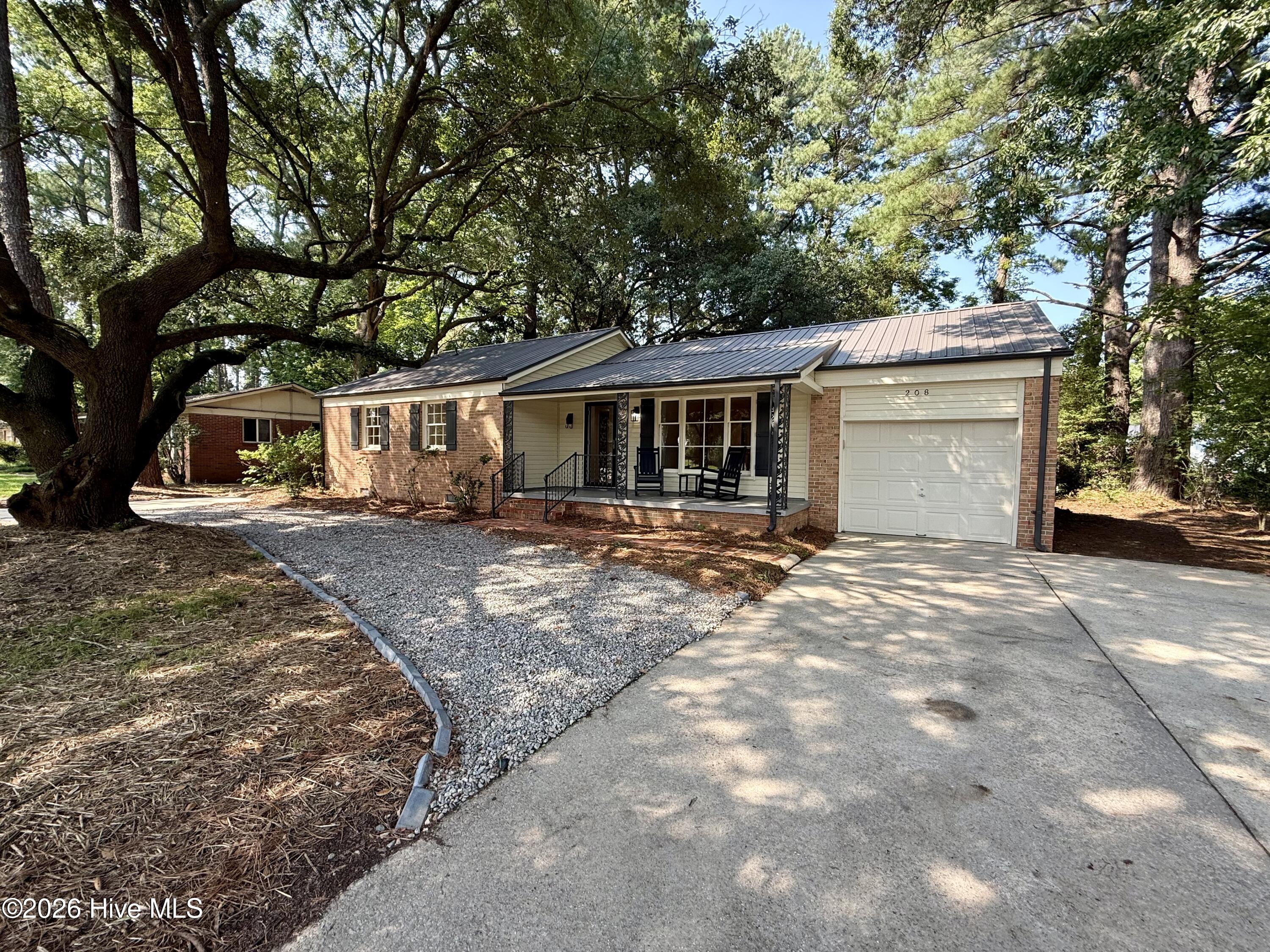 Exterior photo of 208 W 15th Street, Washington, NC 27889. MLS: 100596066
