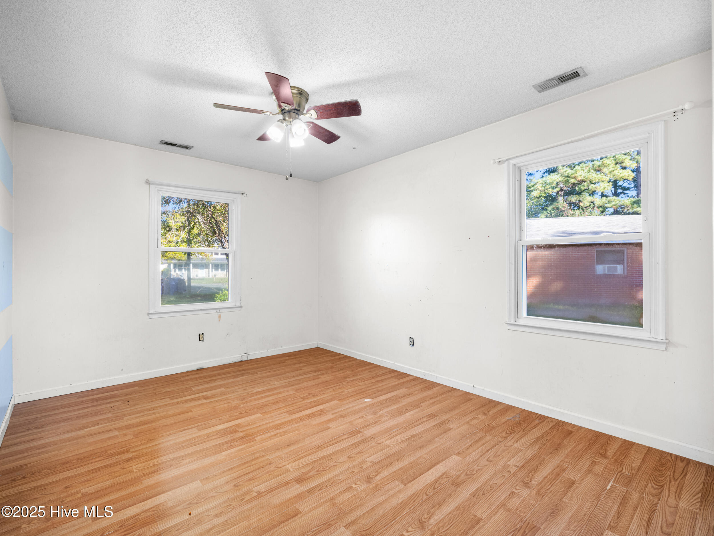 100540121 | Photo 19