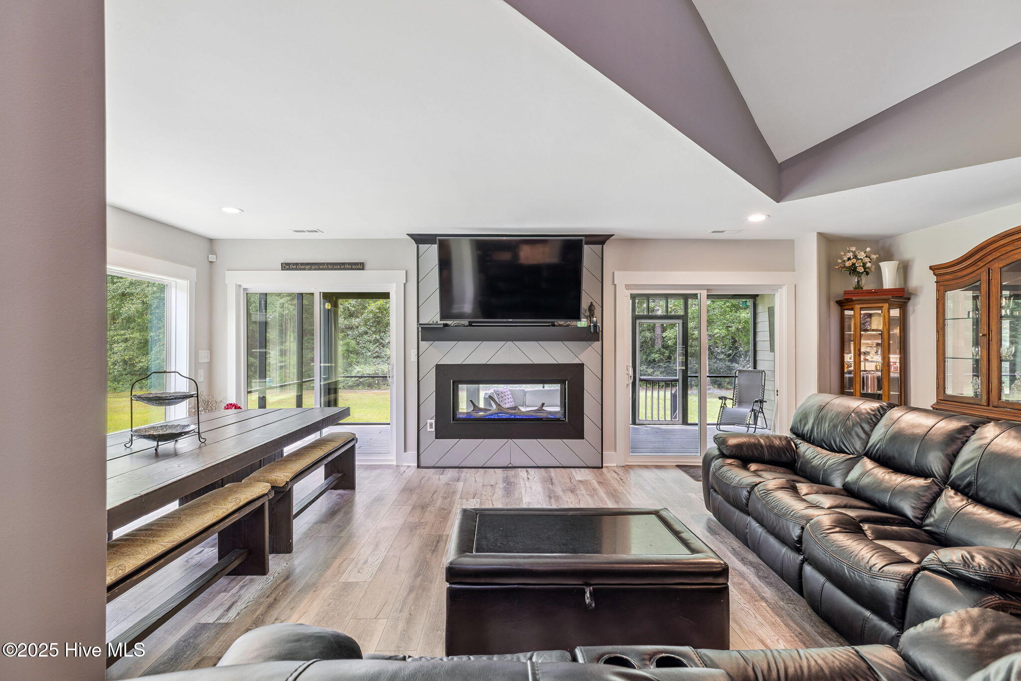 100520398 | Photo 10