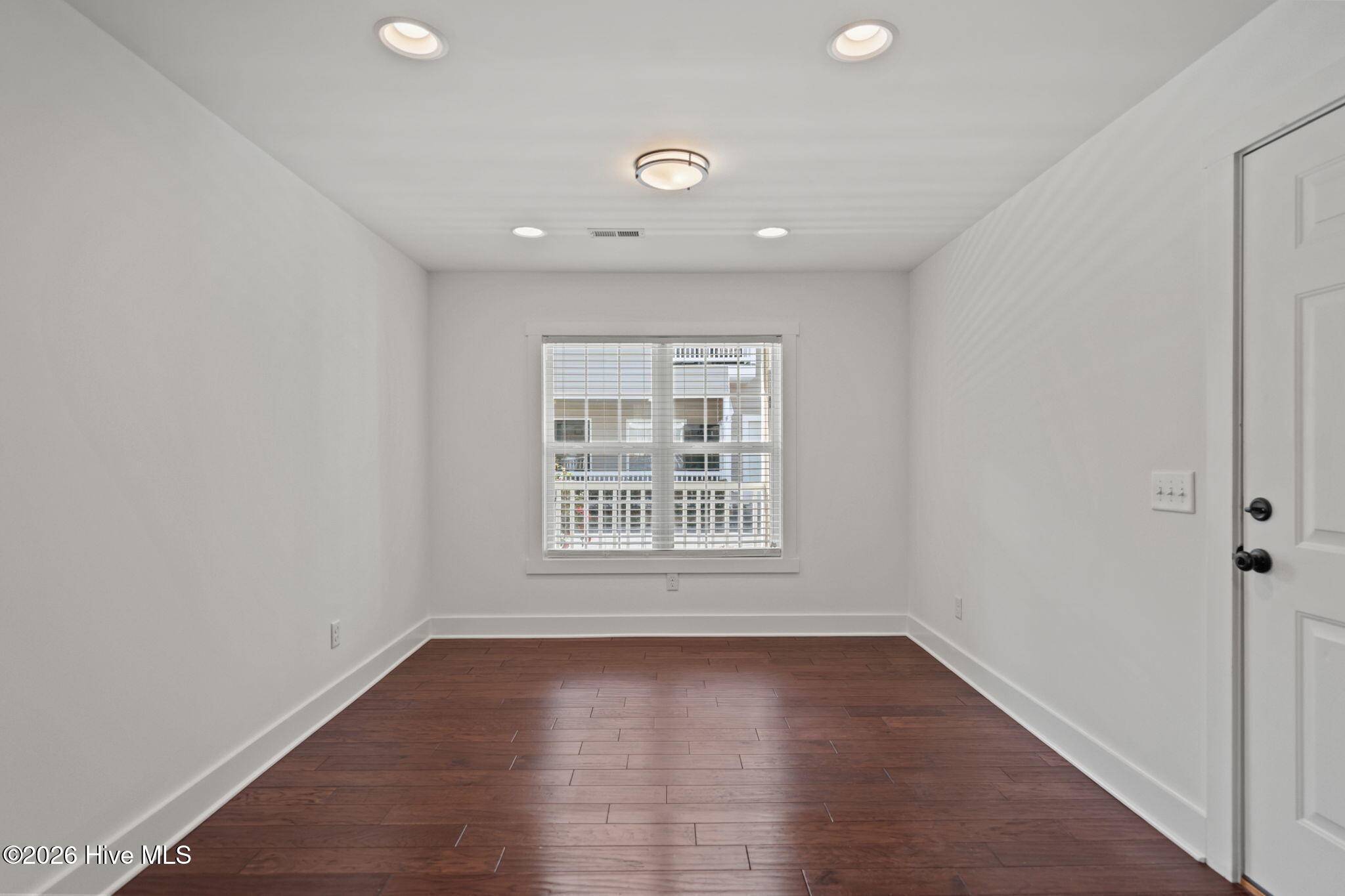 100559197 | Photo 20