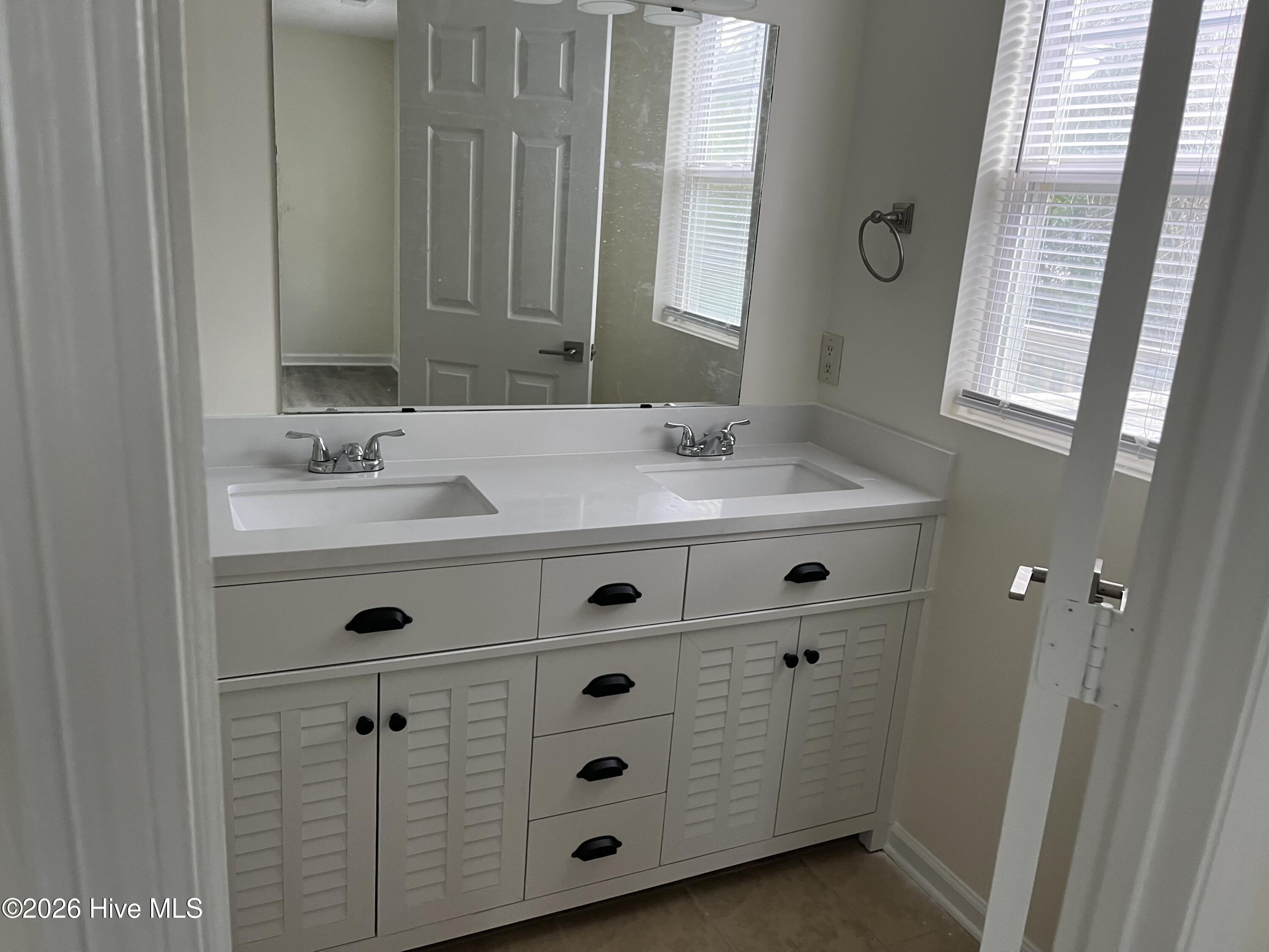 100553788 | Photo 23