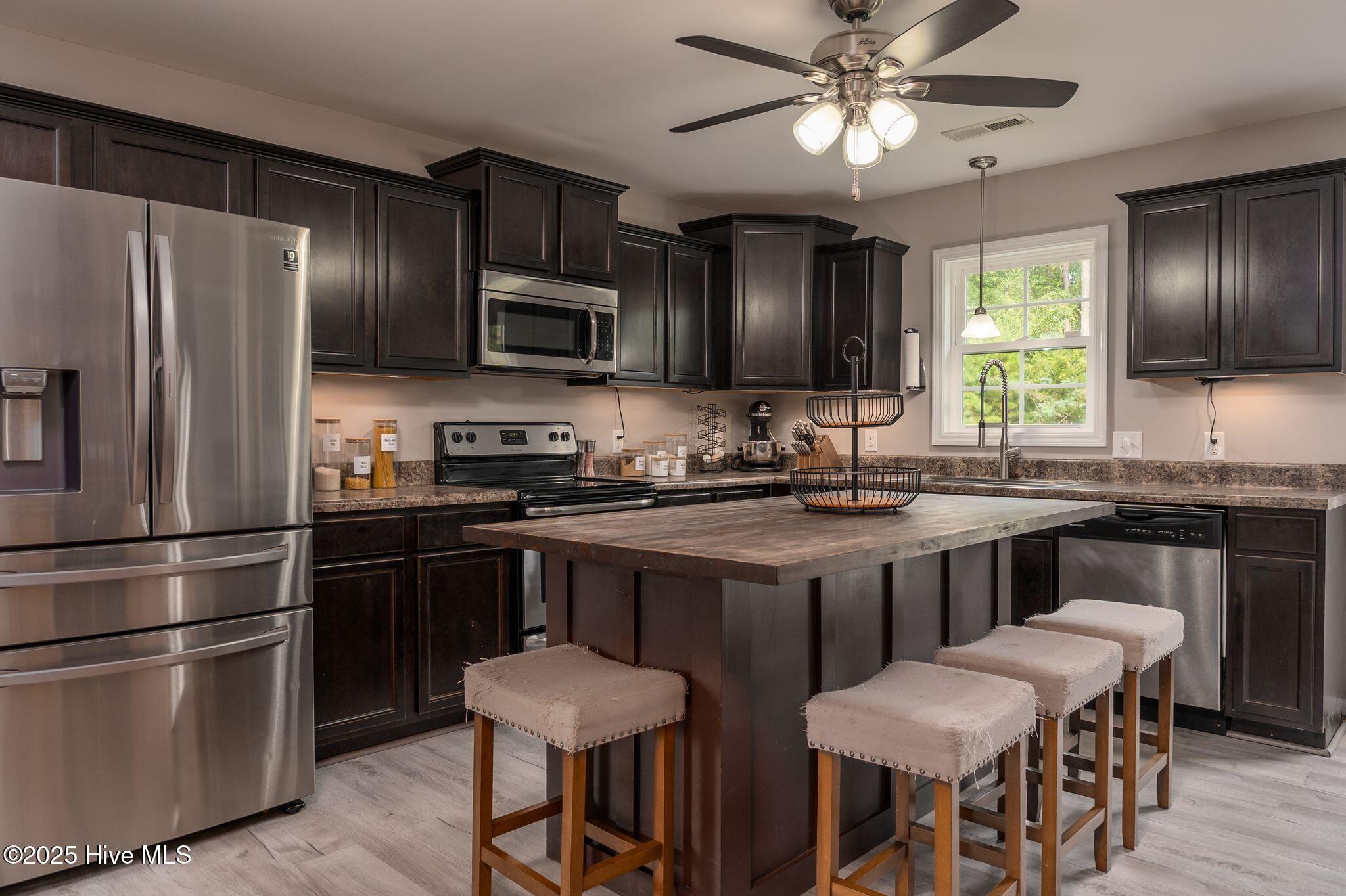 117 Quail Hollow Drive, Jacksonville, NC 28540 – photo 6: 117 Quail Hollow-12