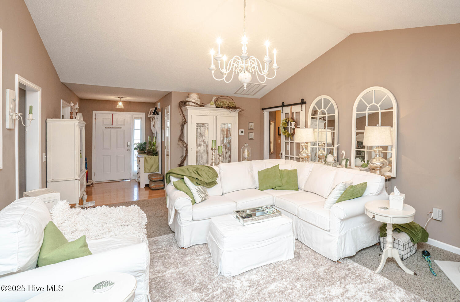 100542303 | Photo 13