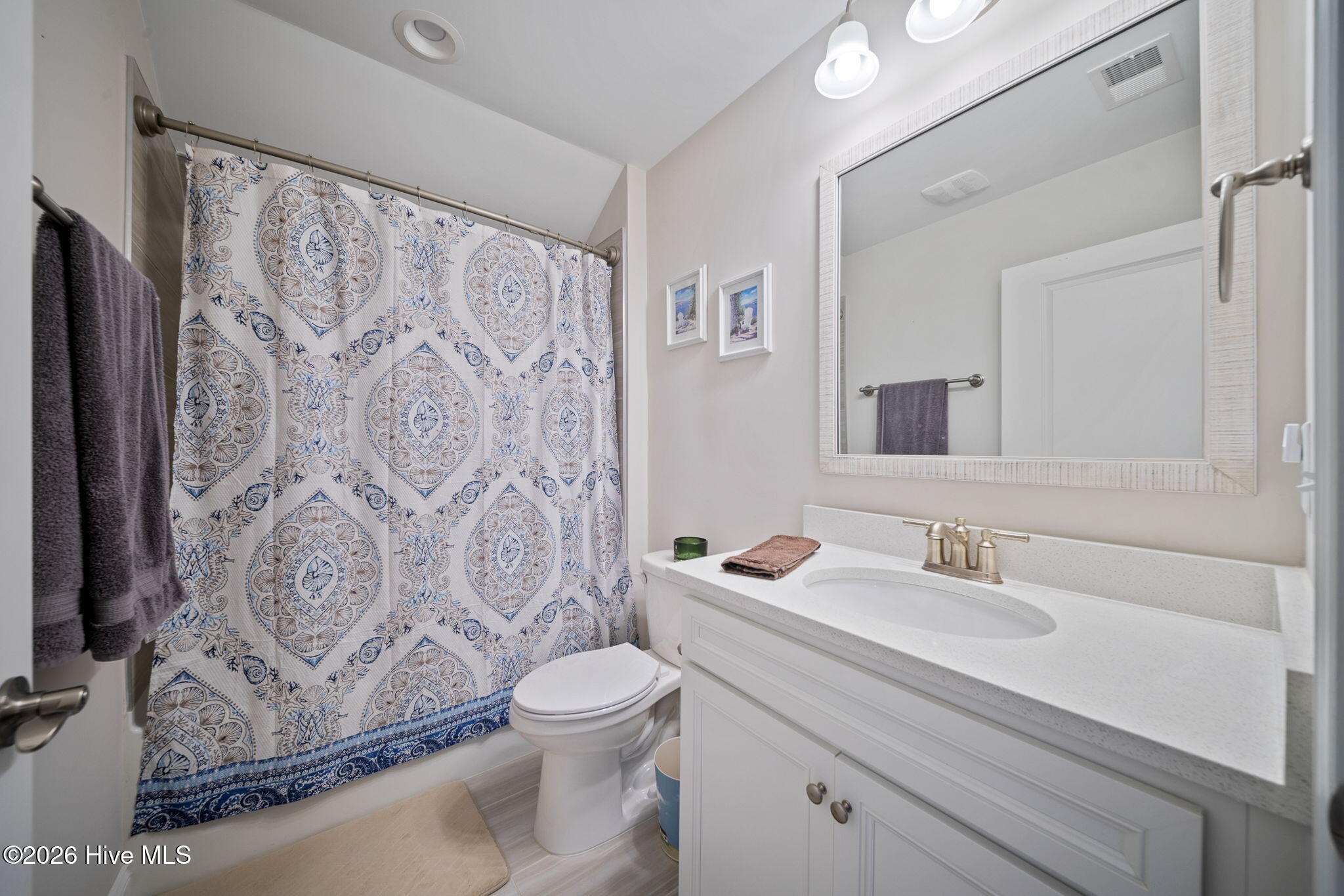 100564414 | Photo 47