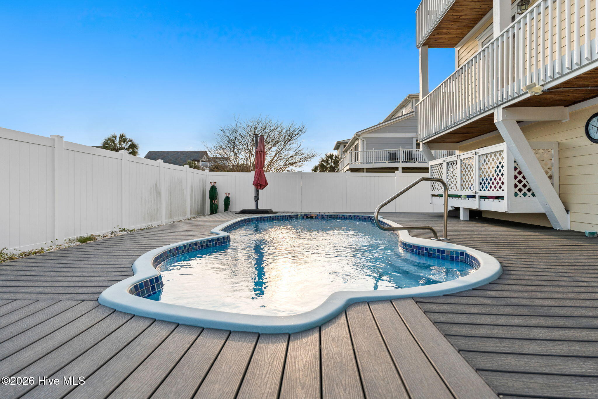 100561633 | Photo 41