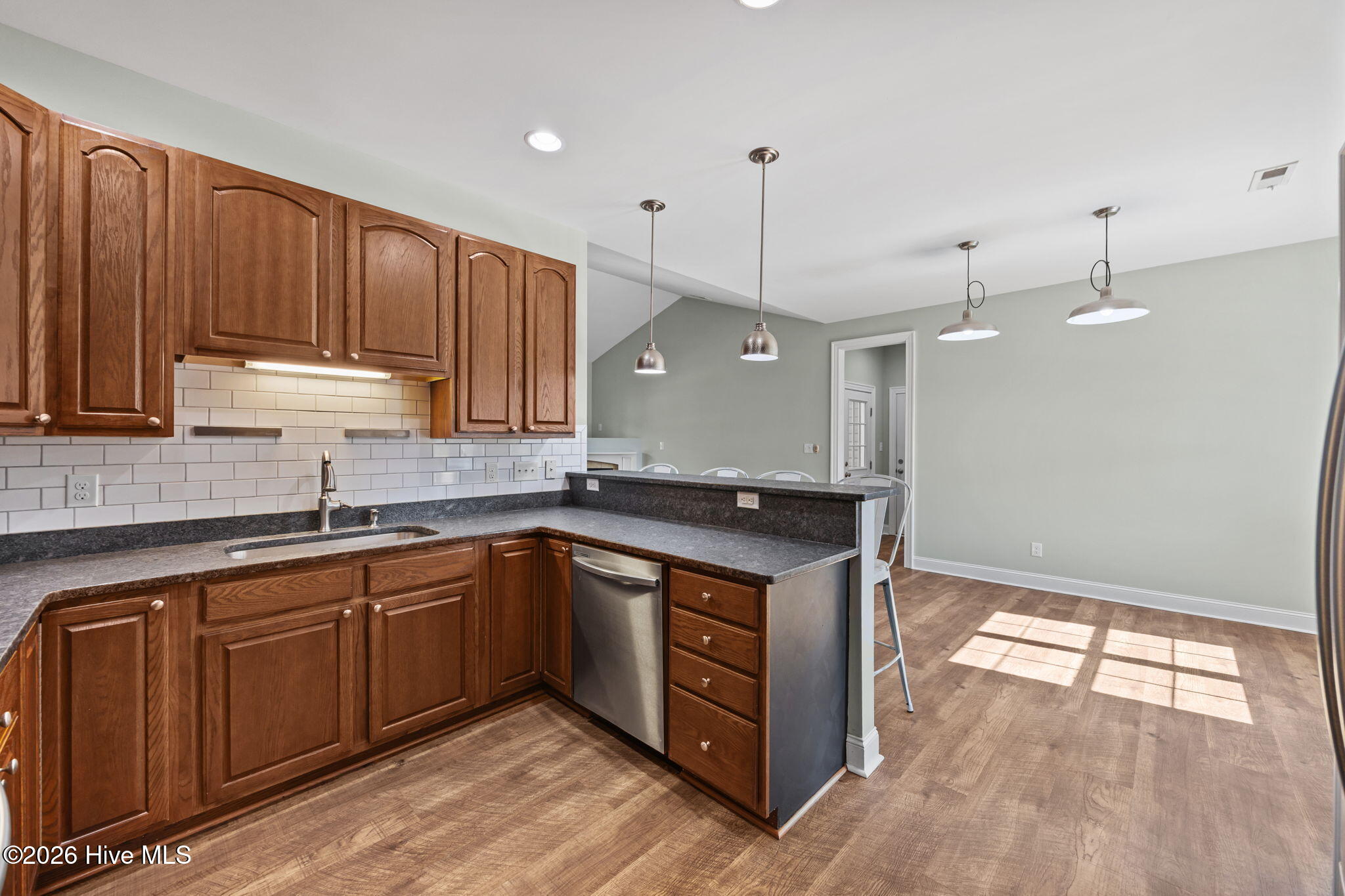 100559497 | Photo 15