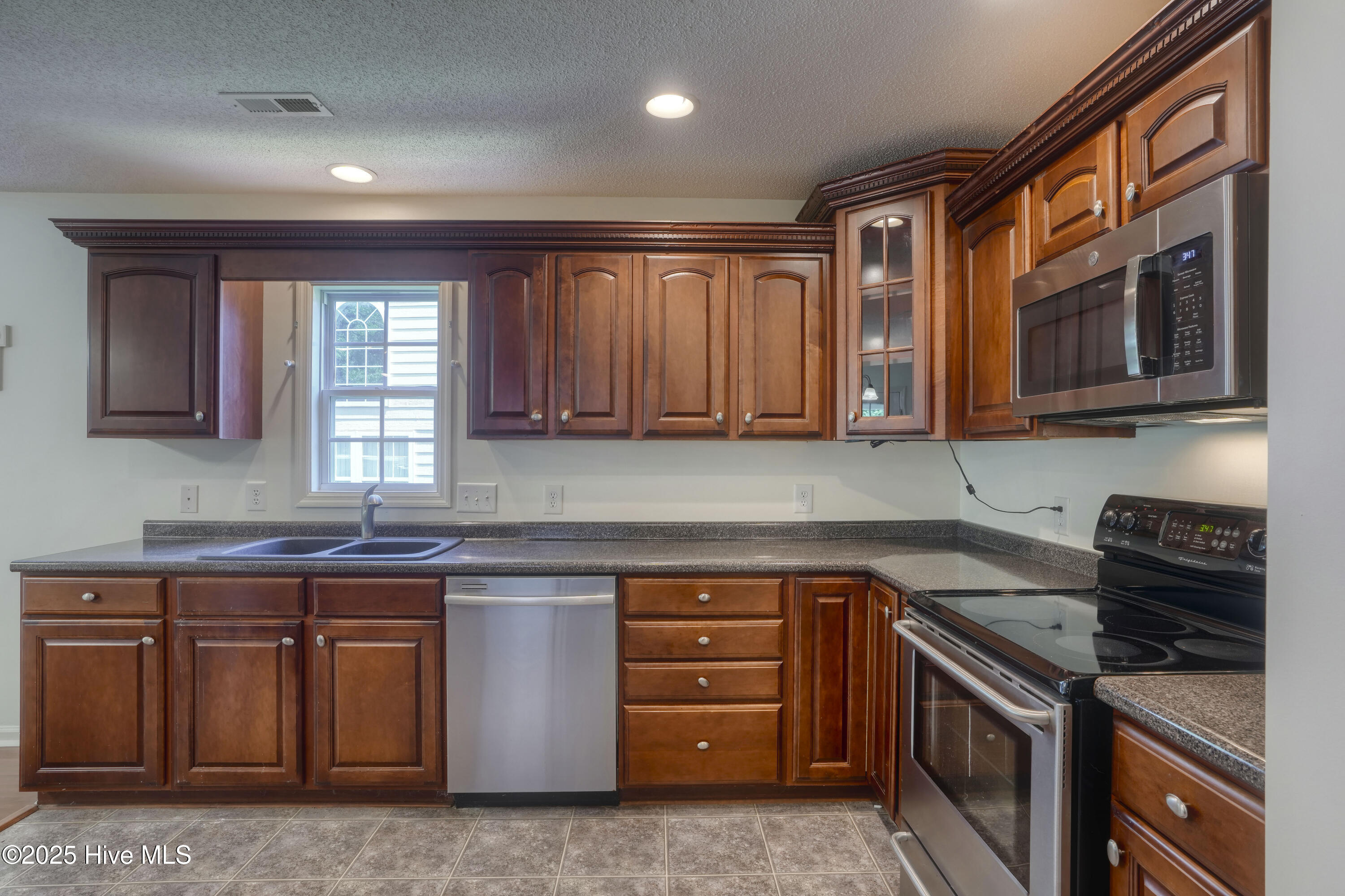 100472919 | Photo 13