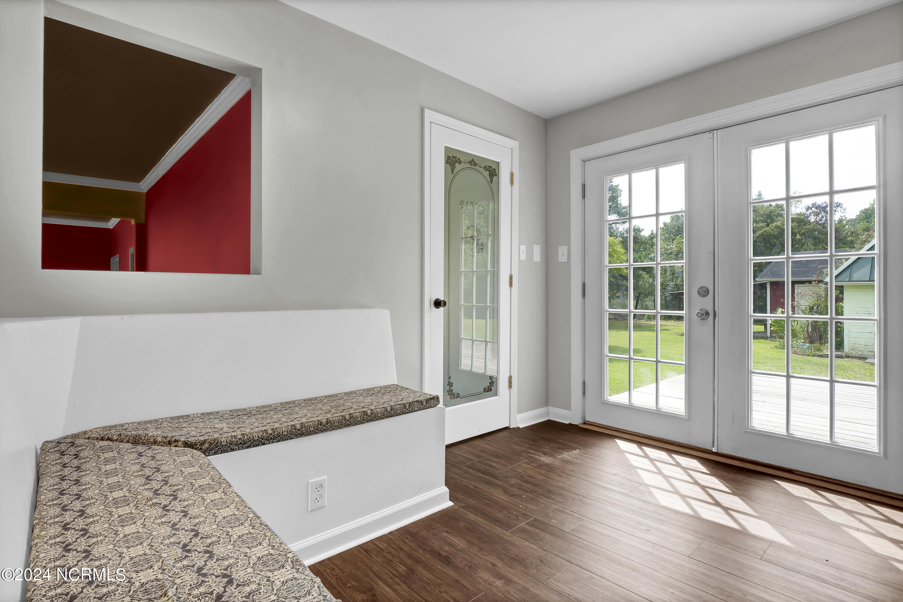 100546361 | Photo 12