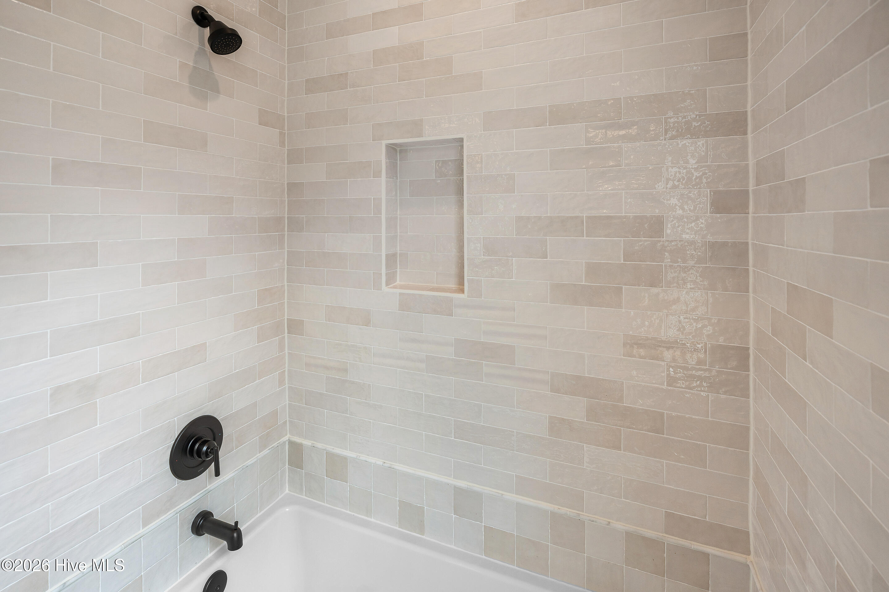 100499793 | Photo 42