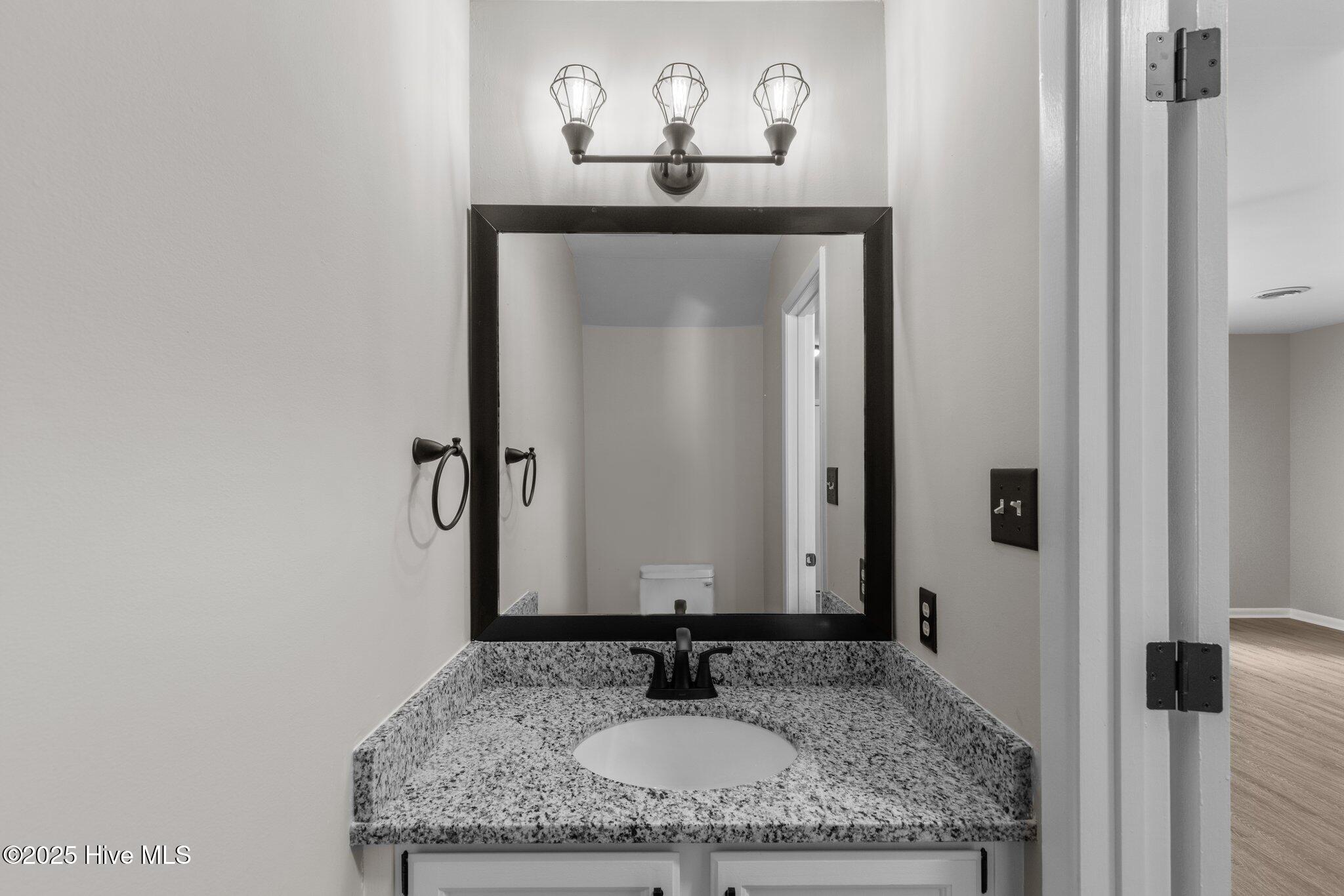 100539735 | Photo 12